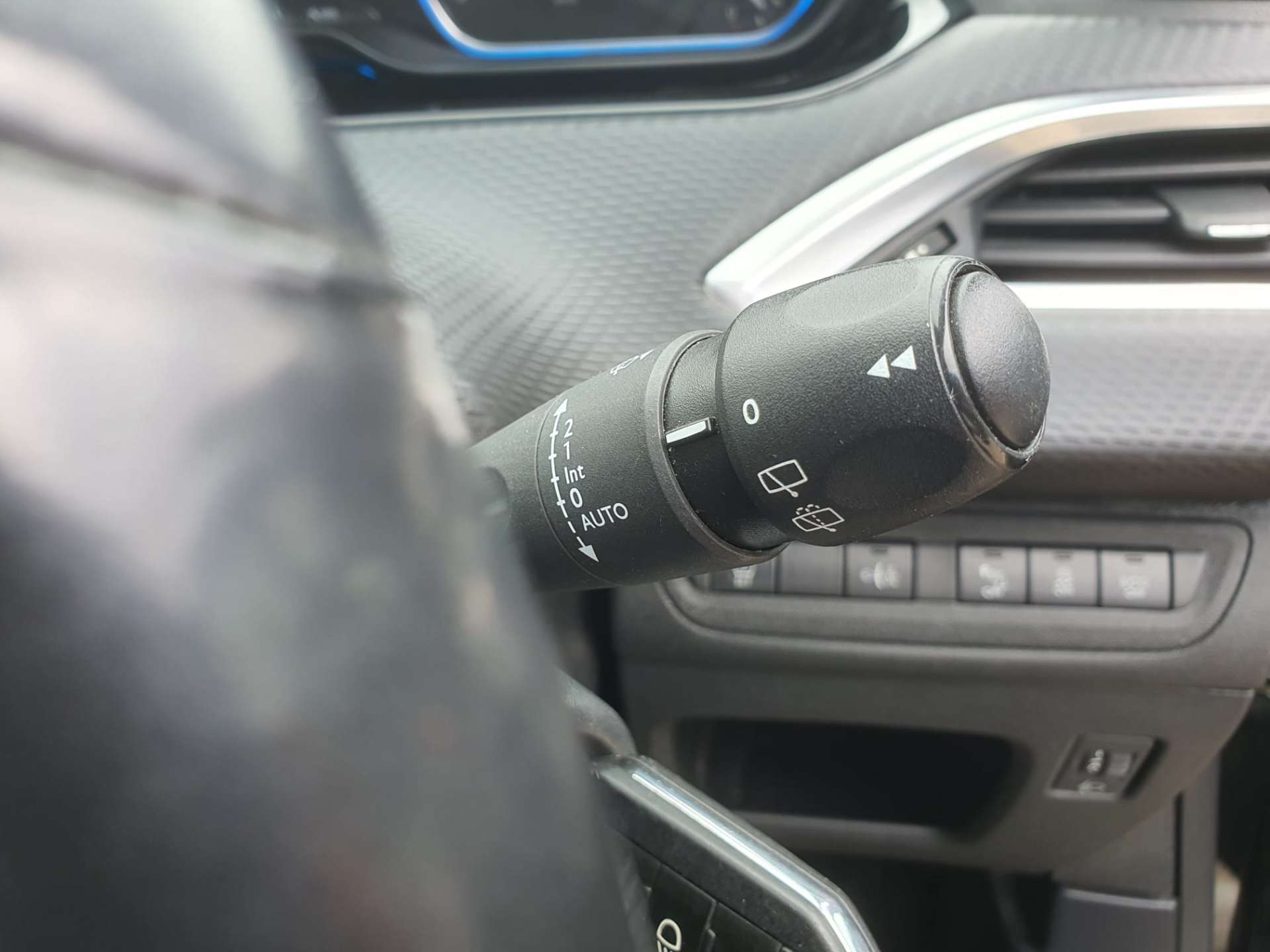 
								PEUGEOT 2008 1.6 2008 Allure e-HDi Semi-Auto 5dr full									