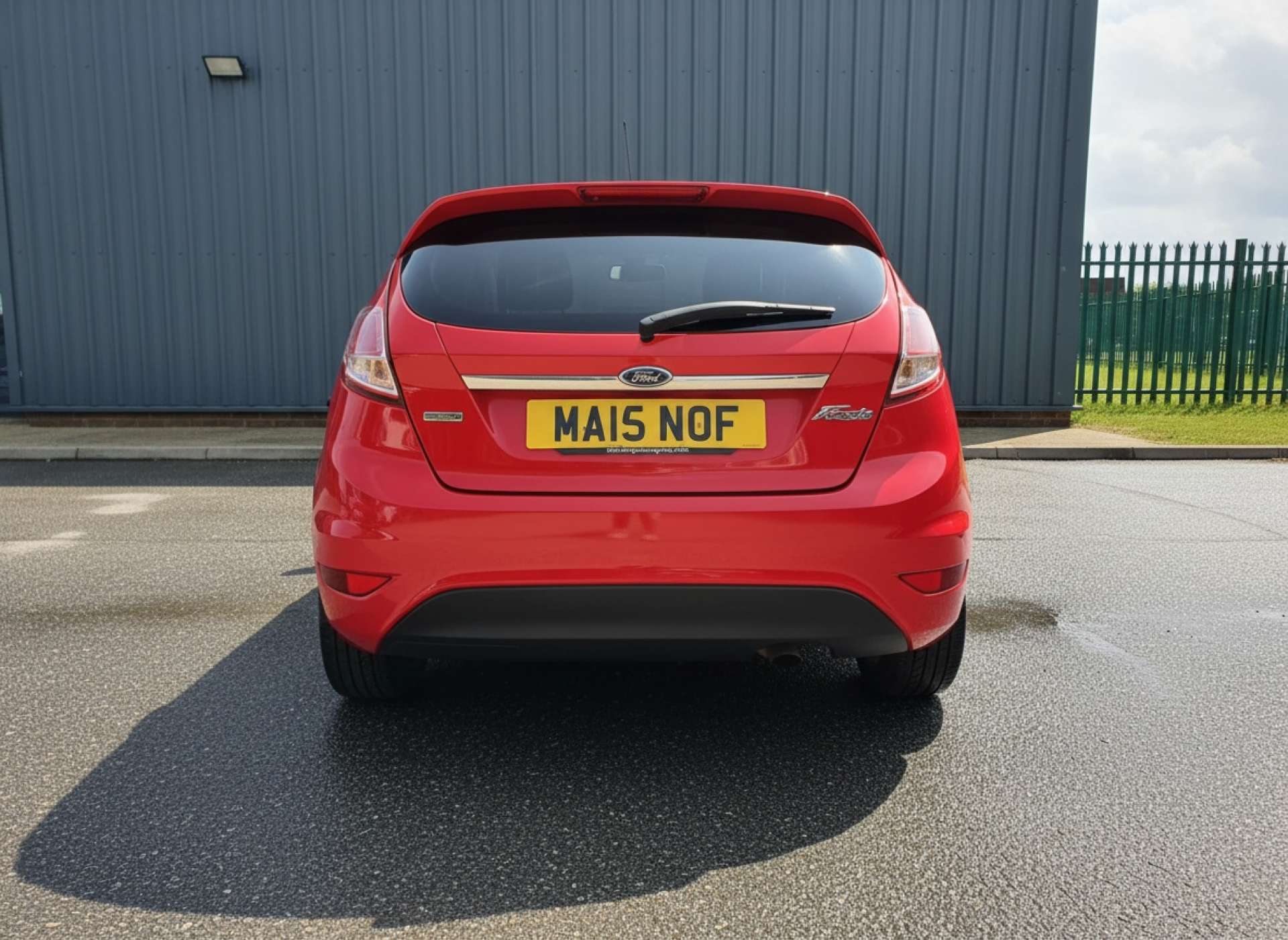 
								Ford Fiesta 1.0 Fiesta Titanium 5dr full									