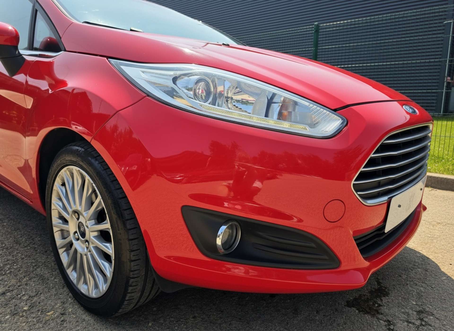 
								Ford Fiesta 1.0 Fiesta Titanium 5dr full									