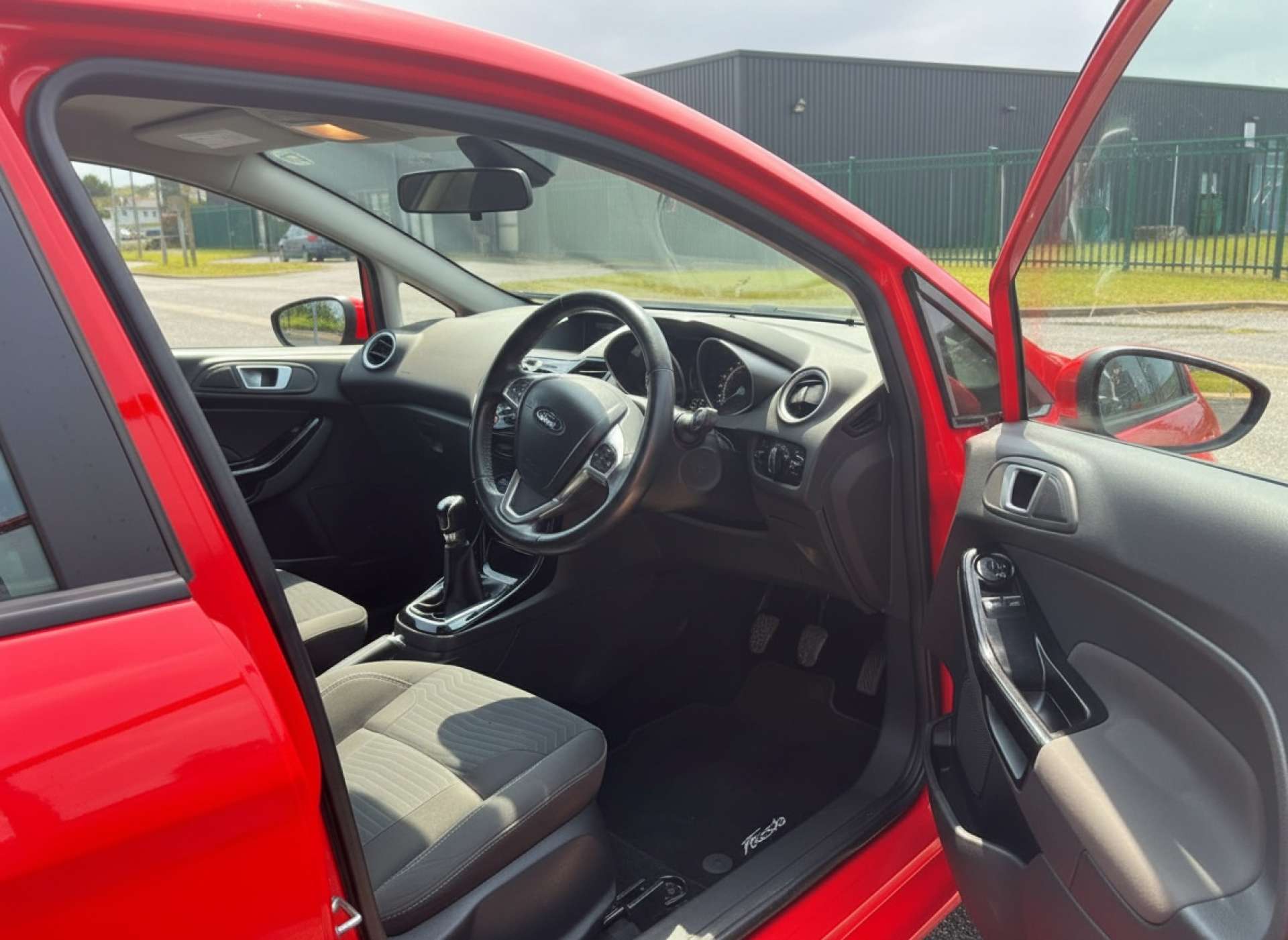 
								Ford Fiesta 1.0 Fiesta Titanium 5dr full									