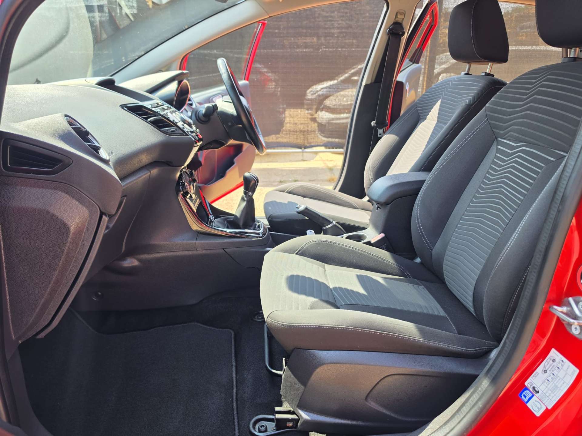 
								Ford Fiesta 1.0 Fiesta Titanium 5dr full									