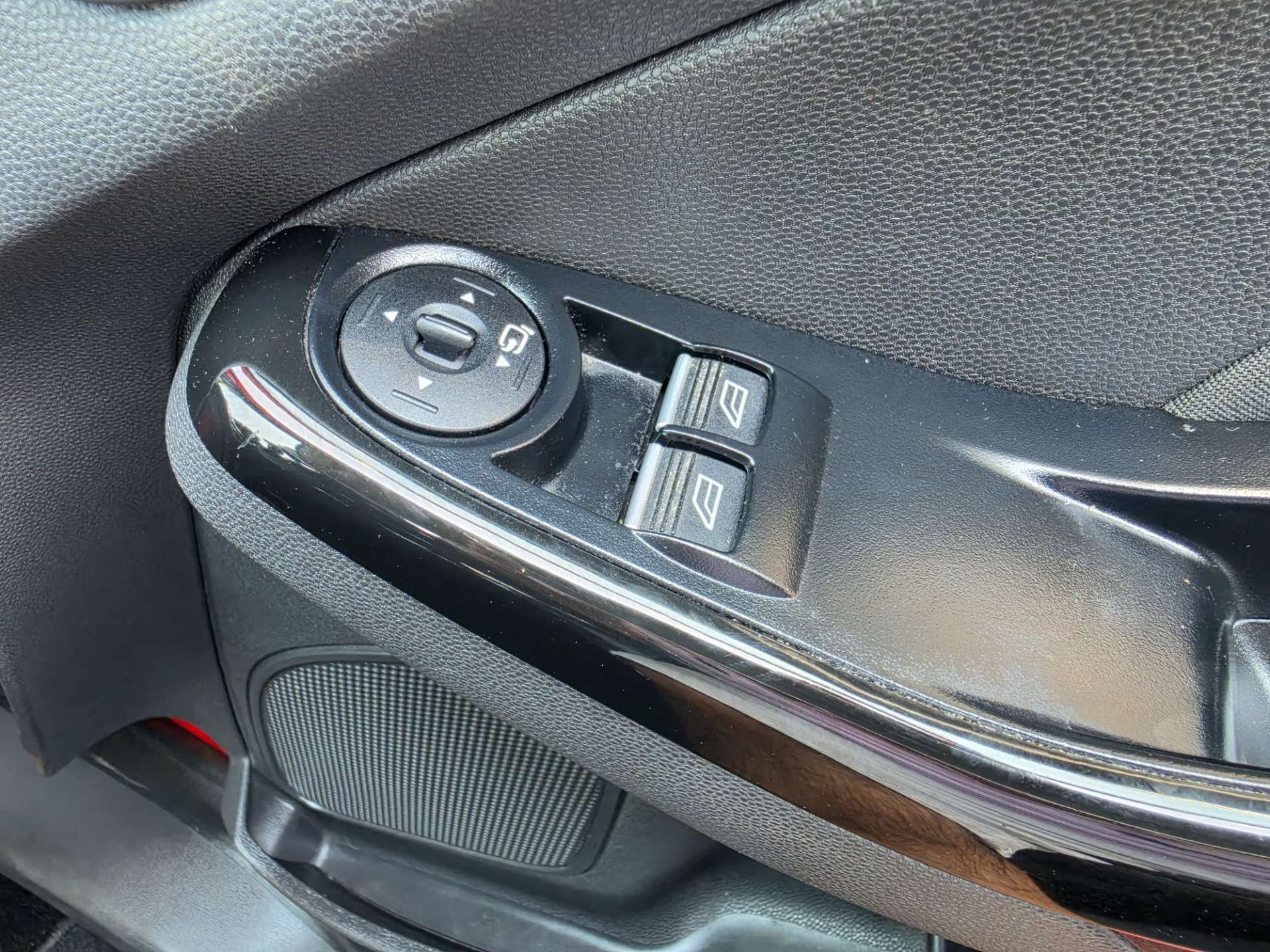 
								Ford Fiesta 1.0 Fiesta Titanium 5dr full									