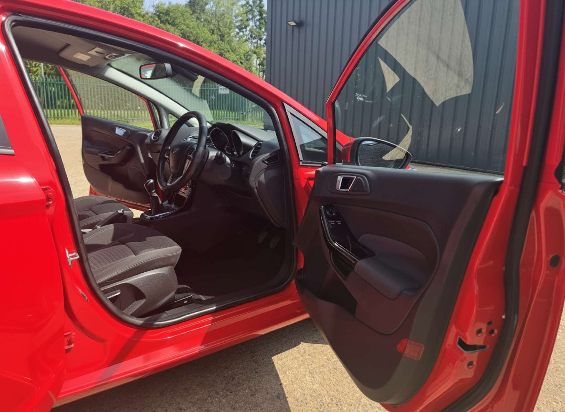
								Ford Fiesta 1.0 Fiesta Titanium 5dr full									