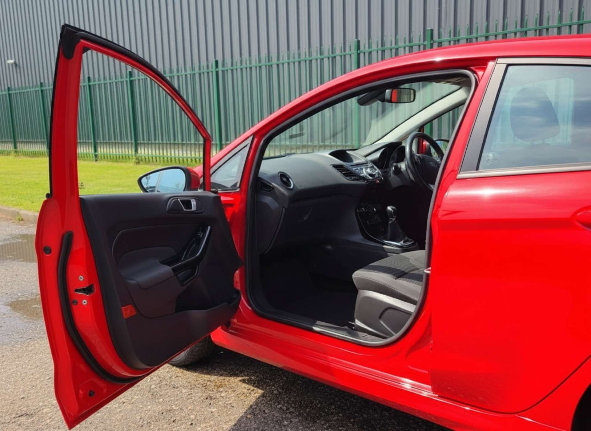 
								Ford Fiesta 1.0 Fiesta Titanium 5dr full									