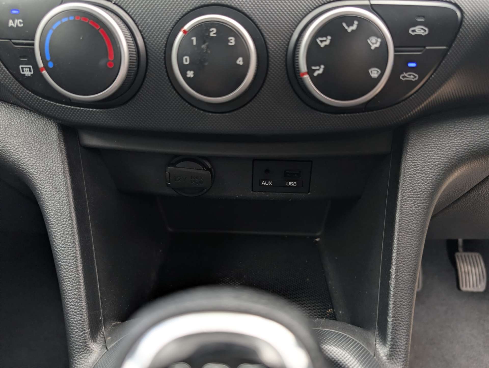 
								Hyundai i10 1.0 i10 SE 5dr full									