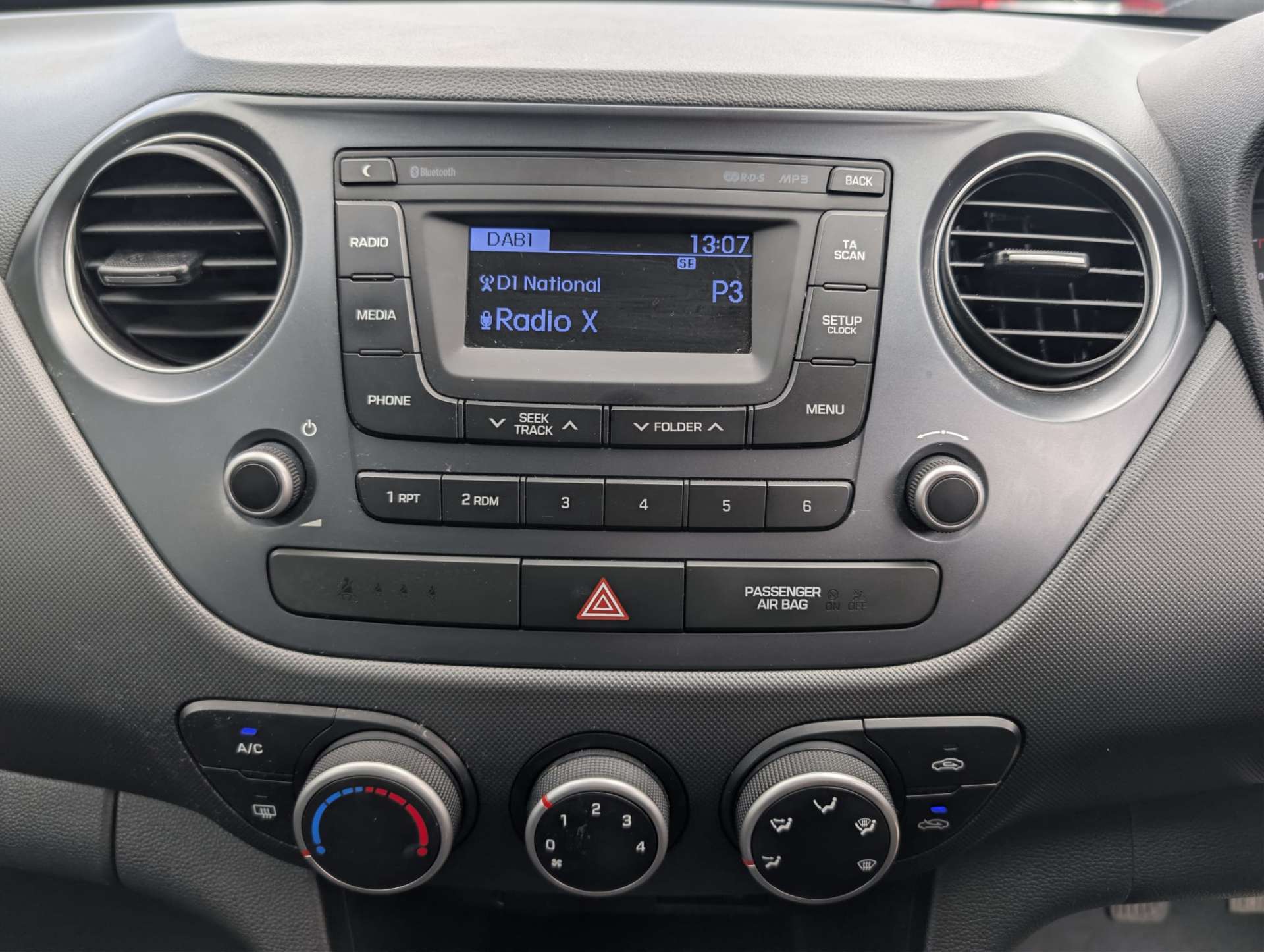 
								Hyundai i10 1.0 i10 SE 5dr full									
