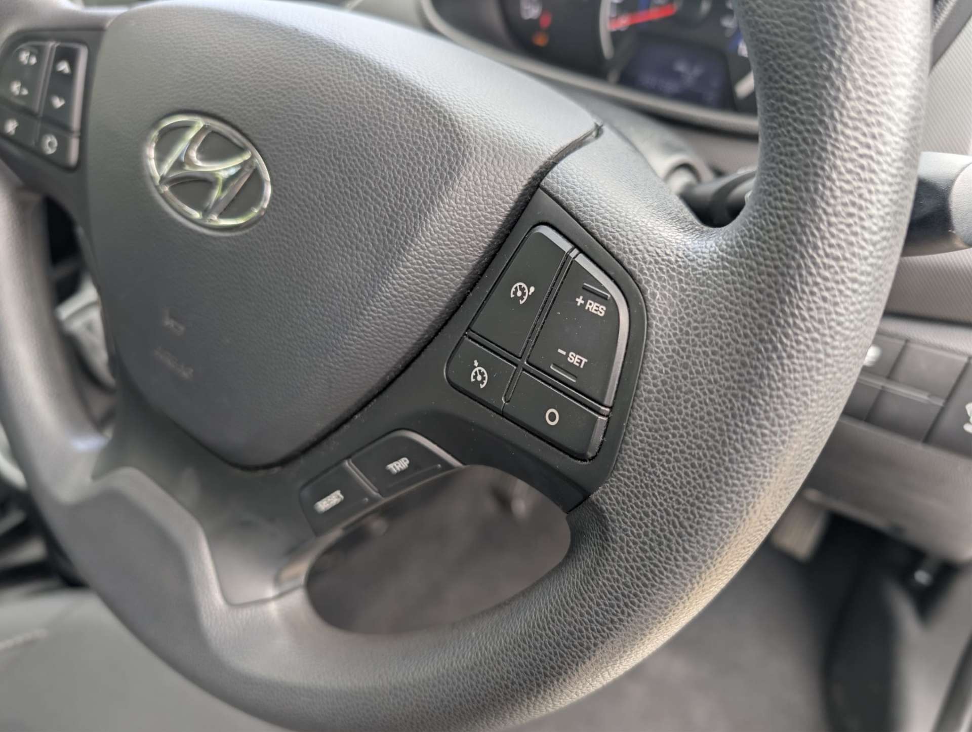 
								Hyundai i10 1.0 i10 SE 5dr full									