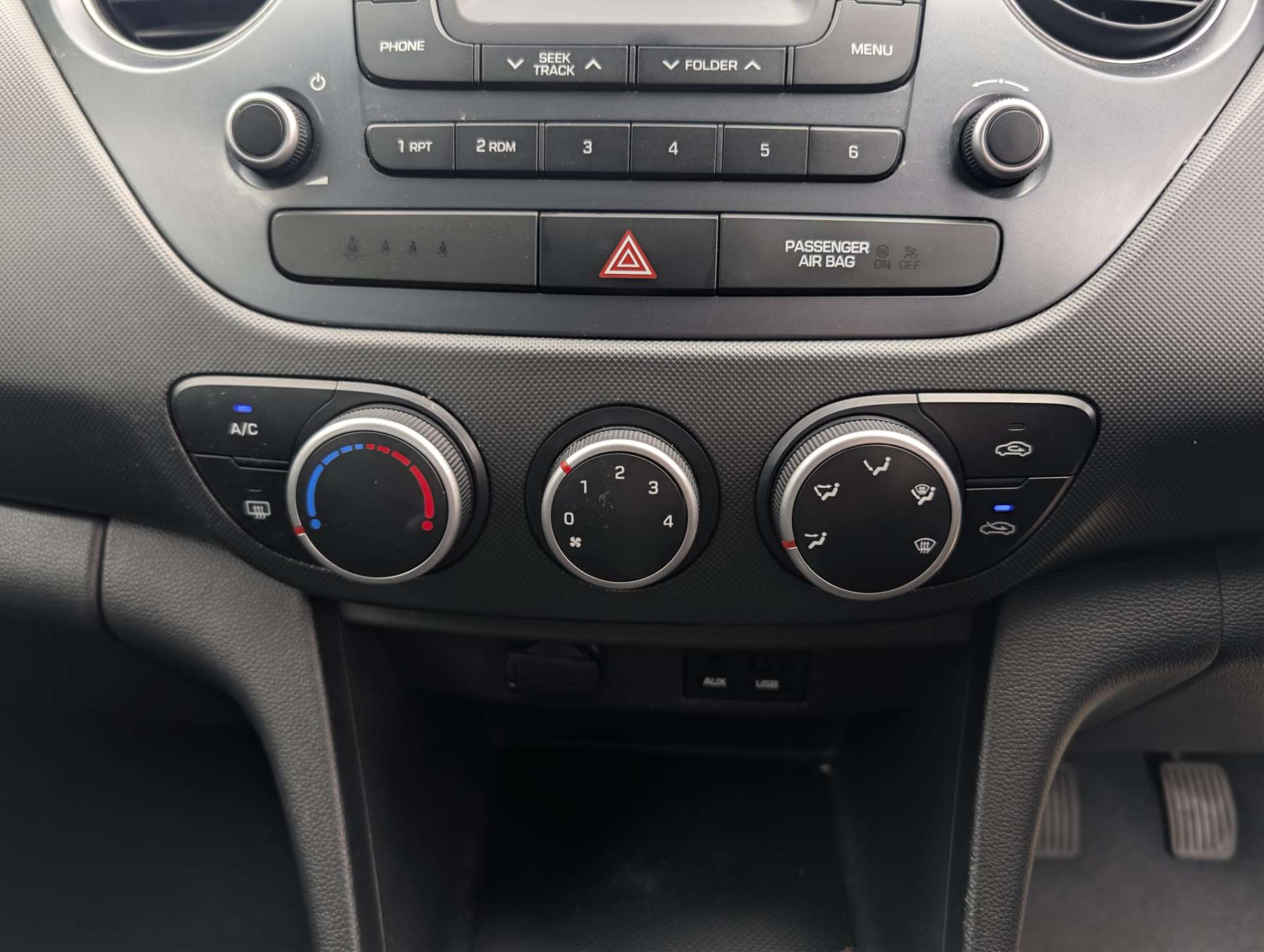 
								Hyundai i10 1.0 i10 SE 5dr full									