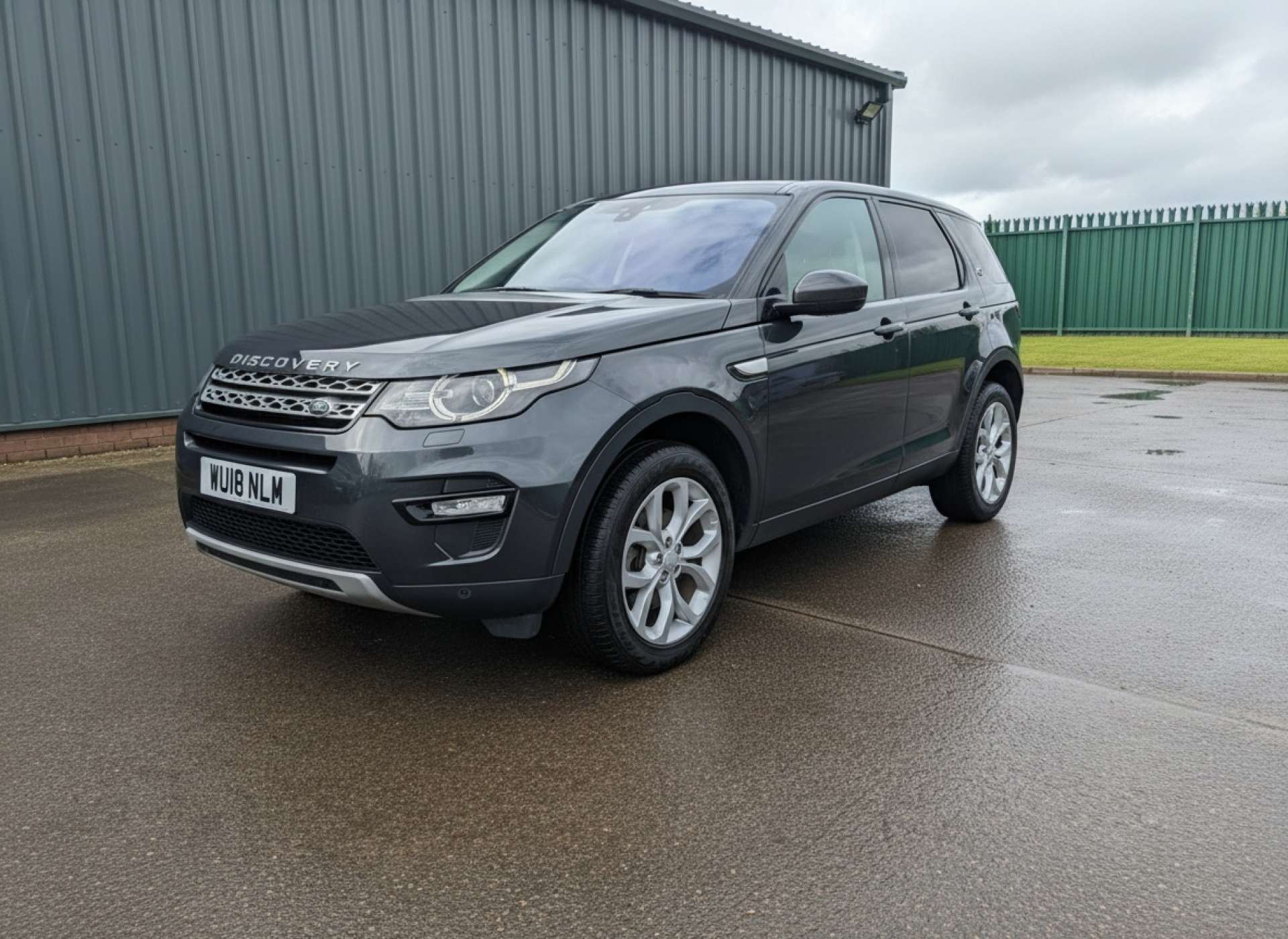 
								Land Rover DISCOVERY SPORT 2.0 Discovery Sport HSE TD4 Auto 4WD 5dr full									