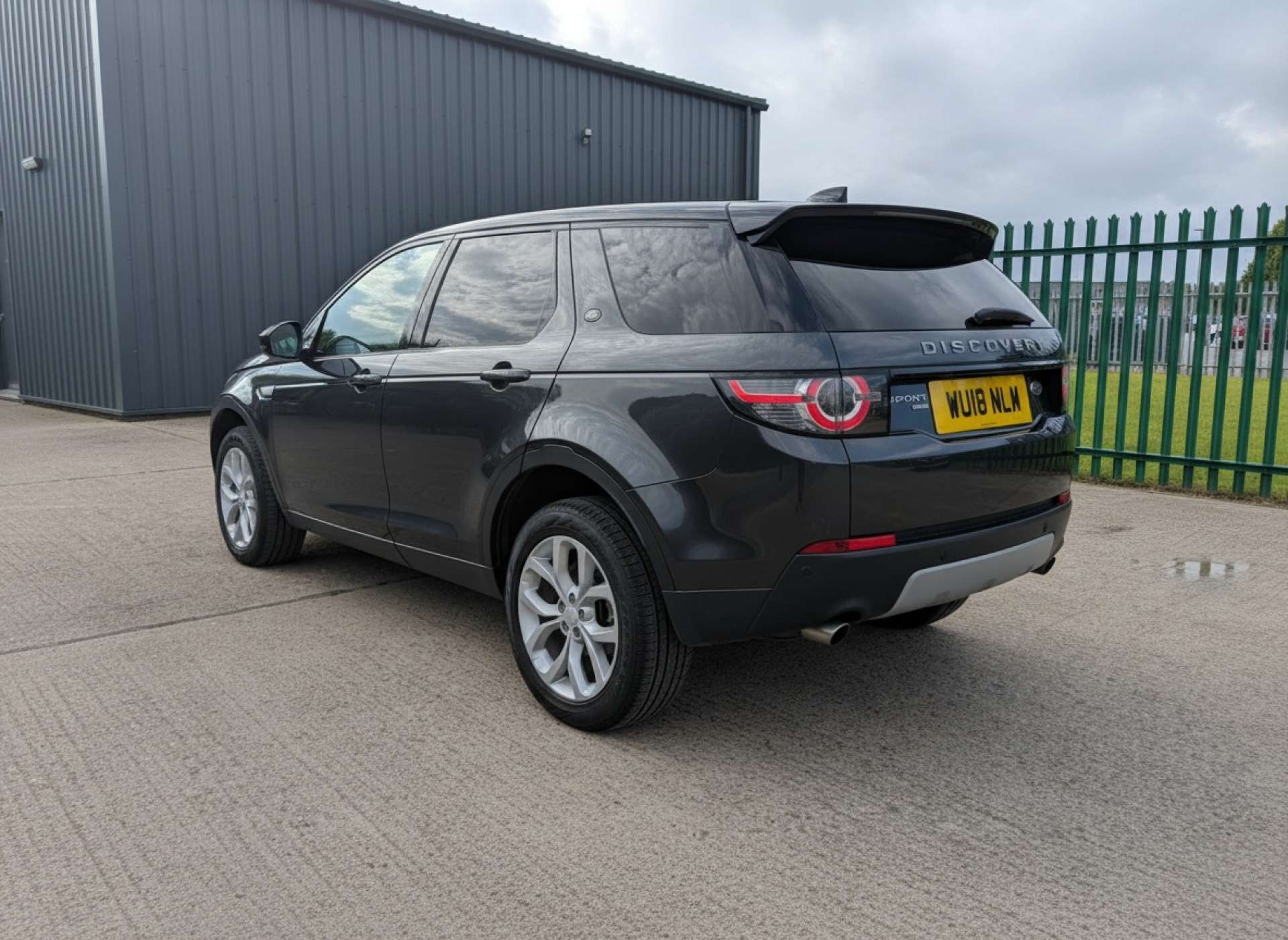 
								Land Rover DISCOVERY SPORT 2.0 Discovery Sport HSE TD4 Auto 4WD 5dr full									