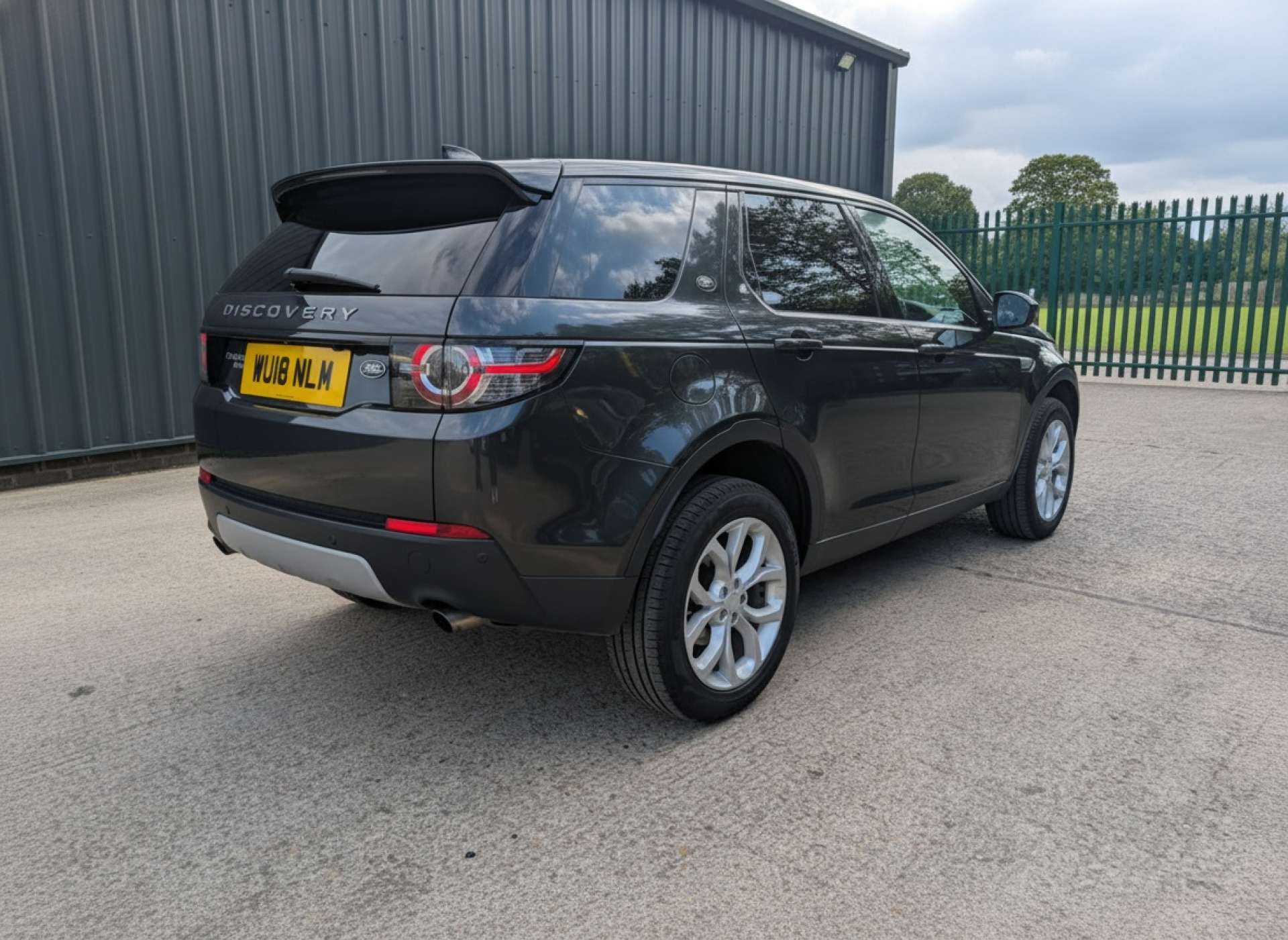 
								Land Rover DISCOVERY SPORT 2.0 Discovery Sport HSE TD4 Auto 4WD 5dr full									