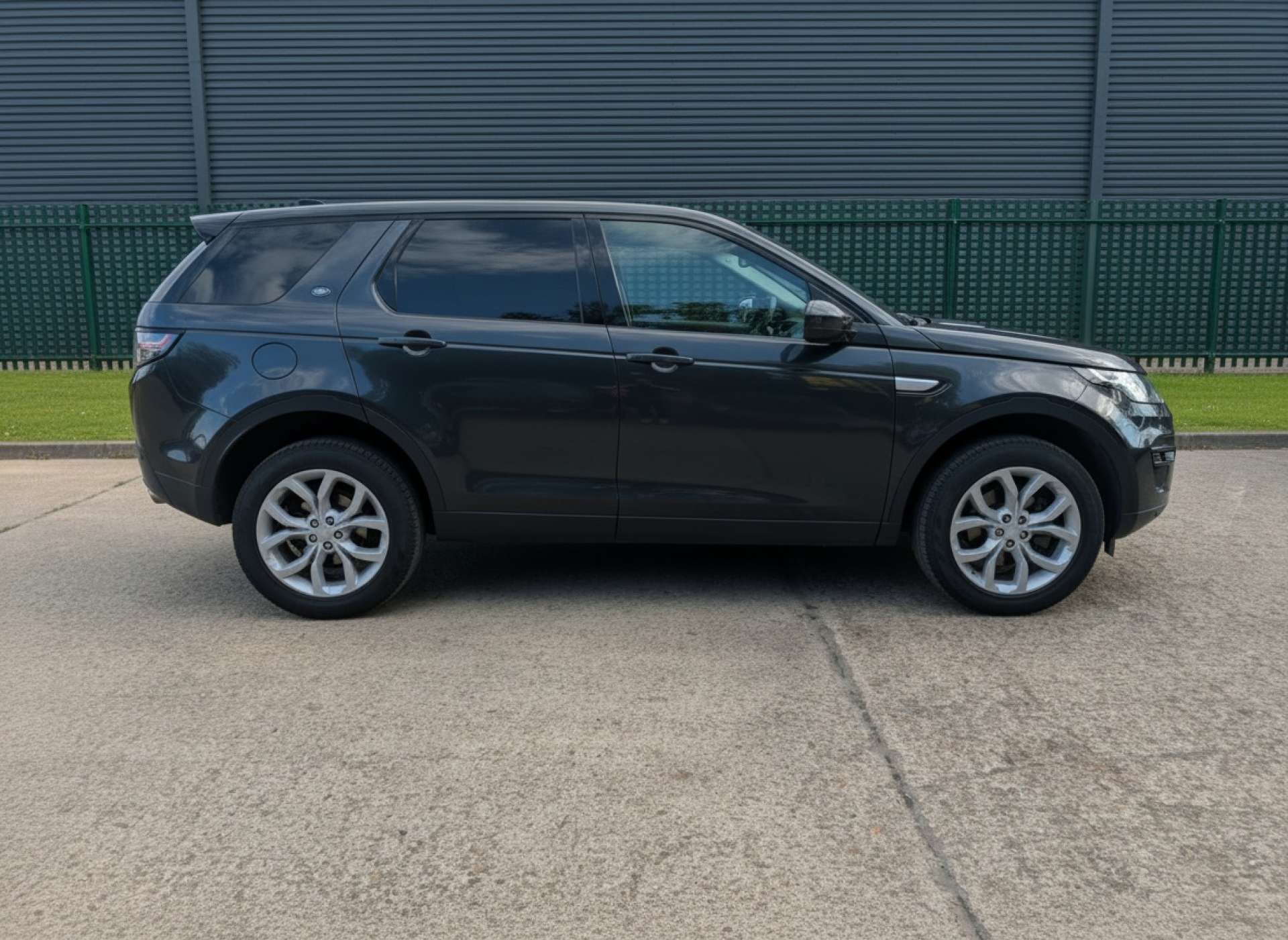 
								Land Rover DISCOVERY SPORT 2.0 Discovery Sport HSE TD4 Auto 4WD 5dr full									