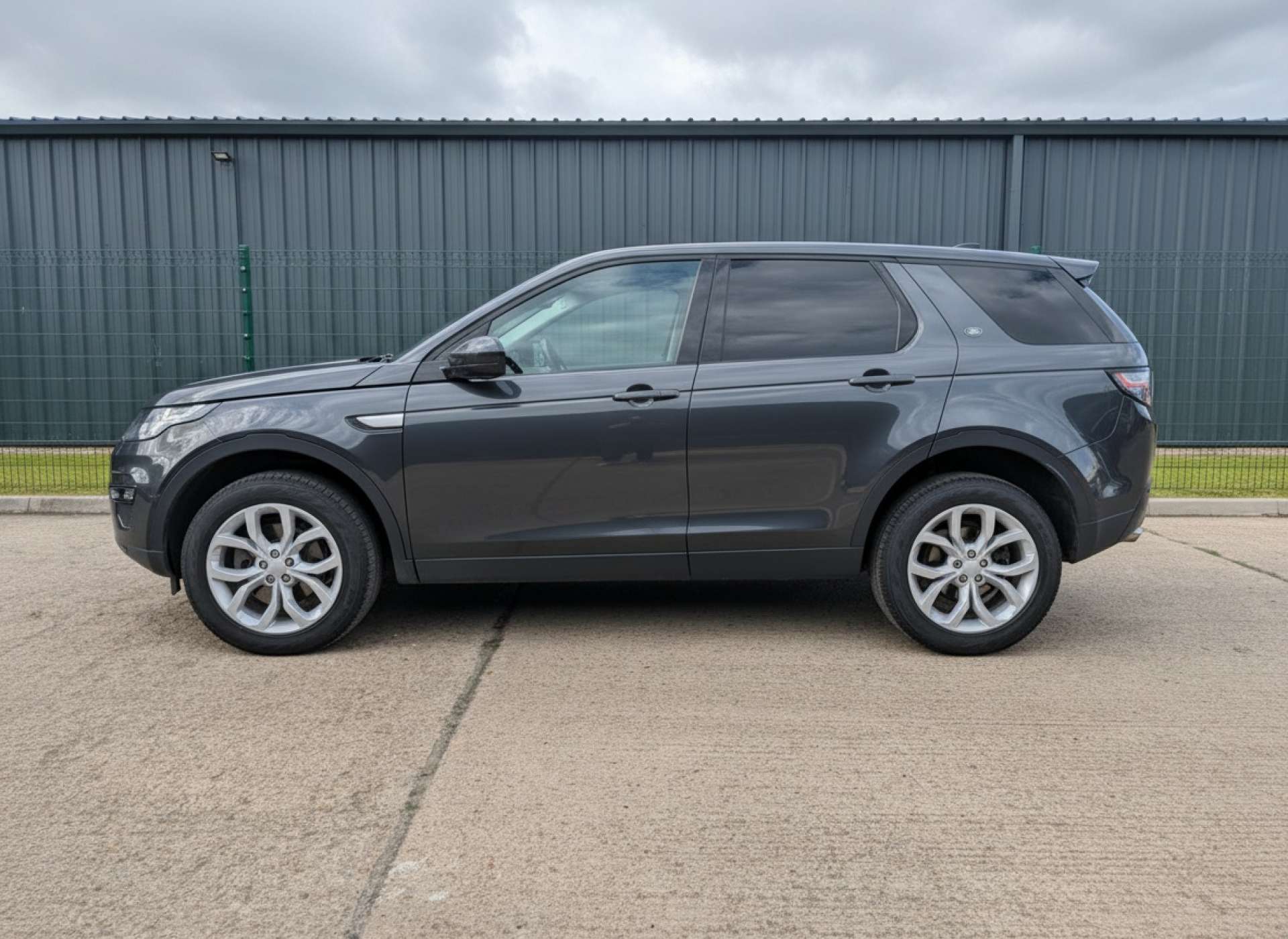 
								Land Rover DISCOVERY SPORT 2.0 Discovery Sport HSE TD4 Auto 4WD 5dr full									