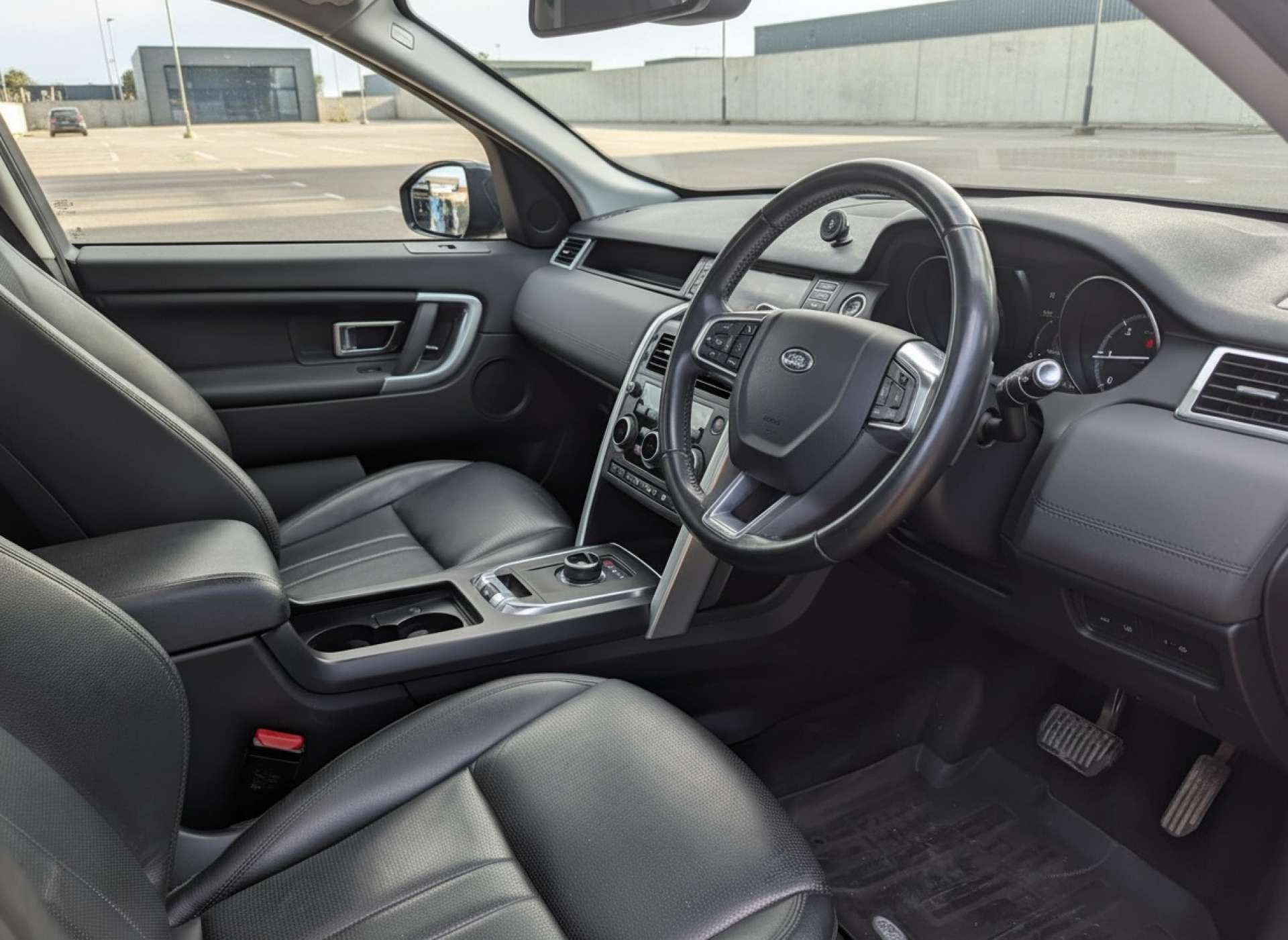 
								Land Rover DISCOVERY SPORT 2.0 Discovery Sport HSE TD4 Auto 4WD 5dr full									