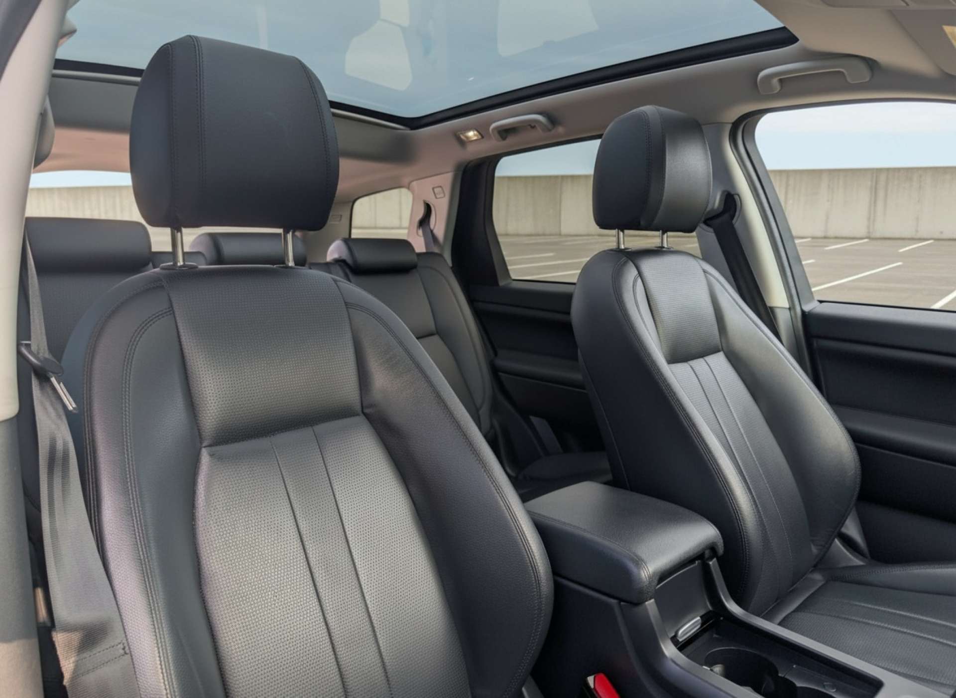 
								Land Rover DISCOVERY SPORT 2.0 Discovery Sport HSE TD4 Auto 4WD 5dr full									