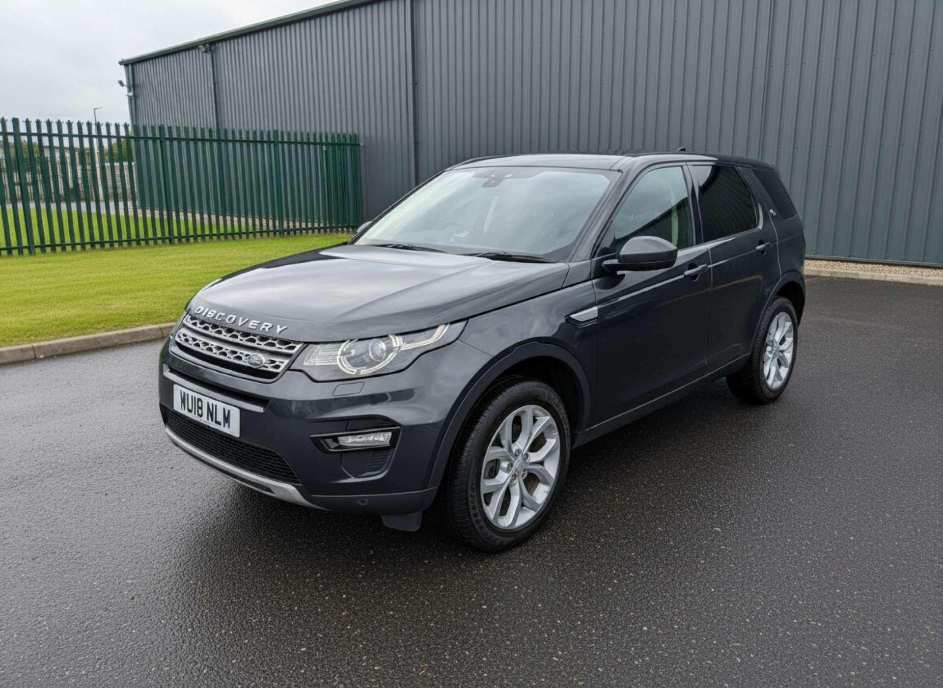 
								Land Rover DISCOVERY SPORT 2.0 Discovery Sport HSE TD4 Auto 4WD 5dr full									