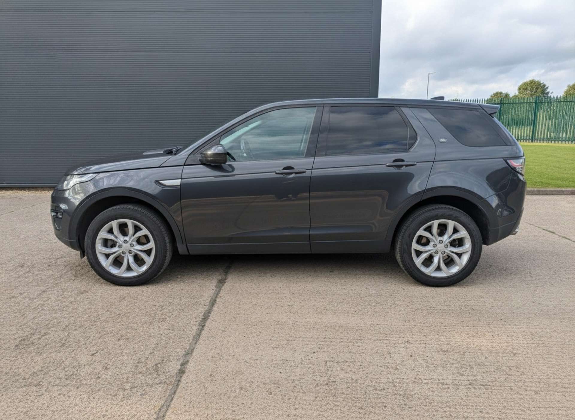 
								Land Rover DISCOVERY SPORT 2.0 Discovery Sport HSE TD4 Auto 4WD 5dr full									