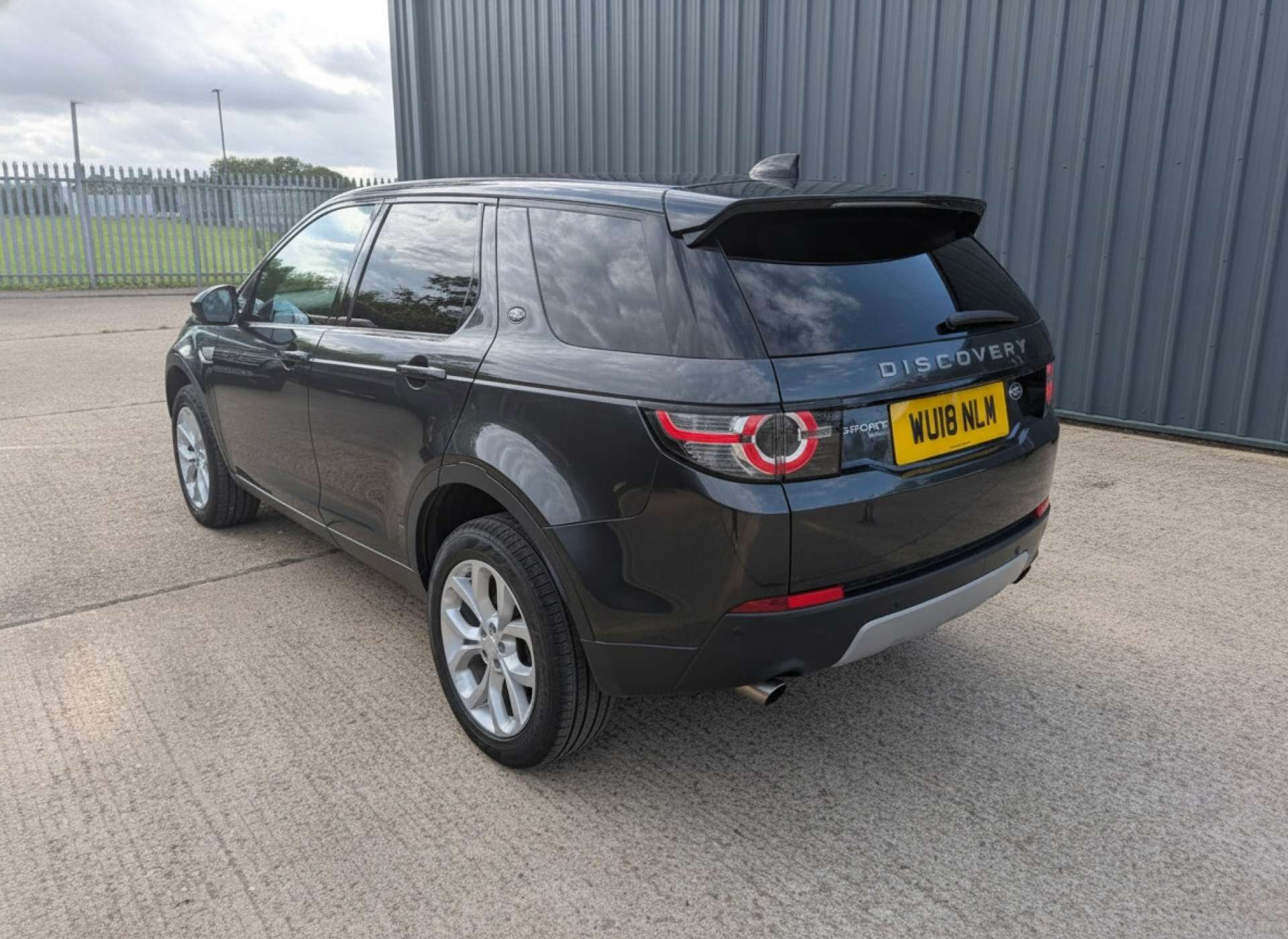 
								Land Rover DISCOVERY SPORT 2.0 Discovery Sport HSE TD4 Auto 4WD 5dr full									
