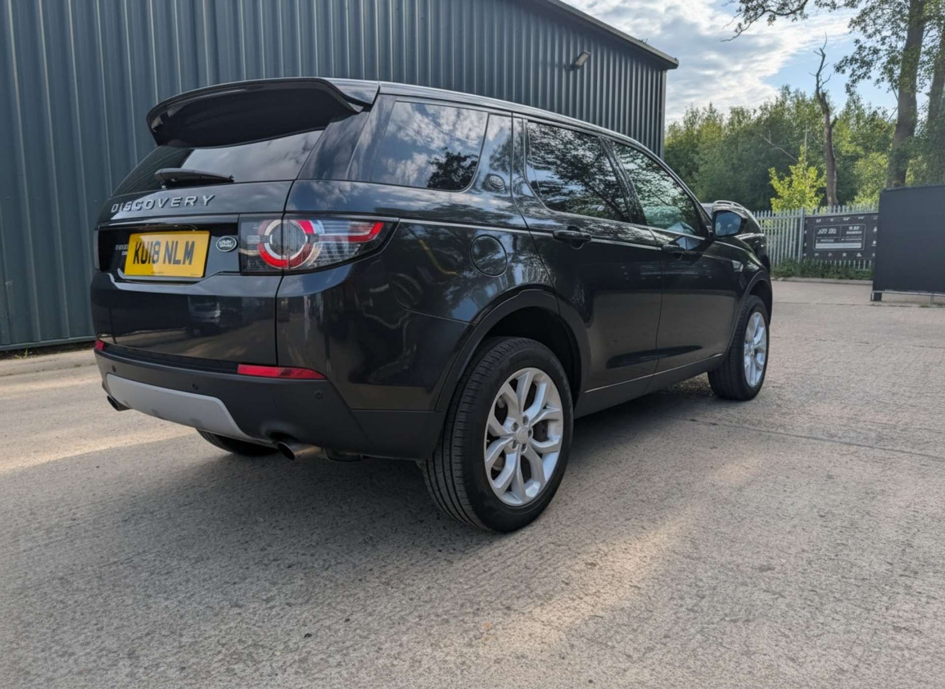 
								Land Rover DISCOVERY SPORT 2.0 Discovery Sport HSE TD4 Auto 4WD 5dr full									