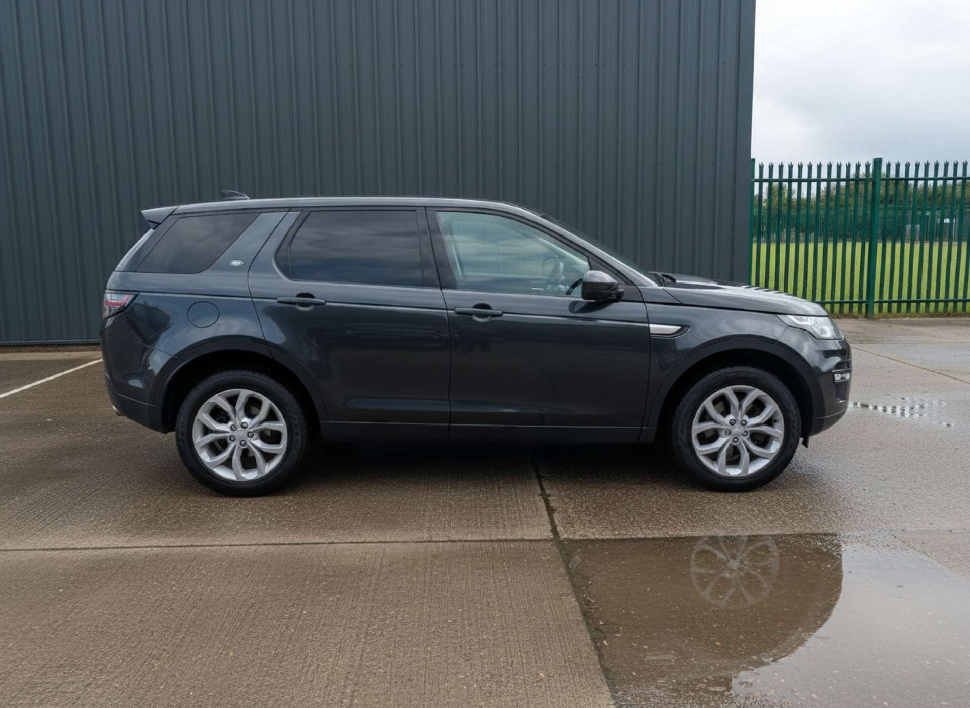 
								Land Rover DISCOVERY SPORT 2.0 Discovery Sport HSE TD4 Auto 4WD 5dr full									