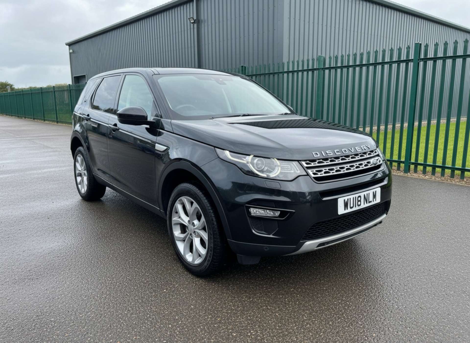 
								Land Rover DISCOVERY SPORT 2.0 Discovery Sport HSE TD4 Auto 4WD 5dr full									