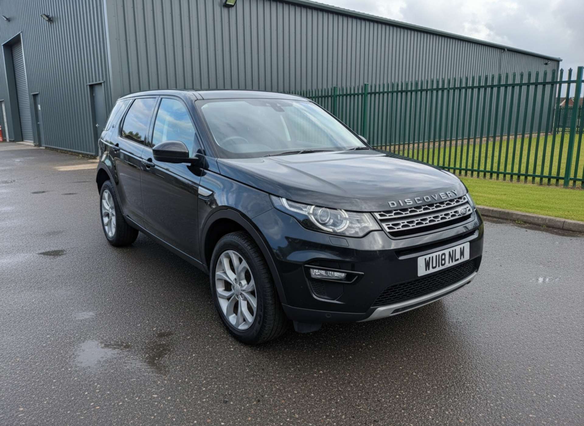 
								Land Rover DISCOVERY SPORT 2.0 Discovery Sport HSE TD4 Auto 4WD 5dr full									