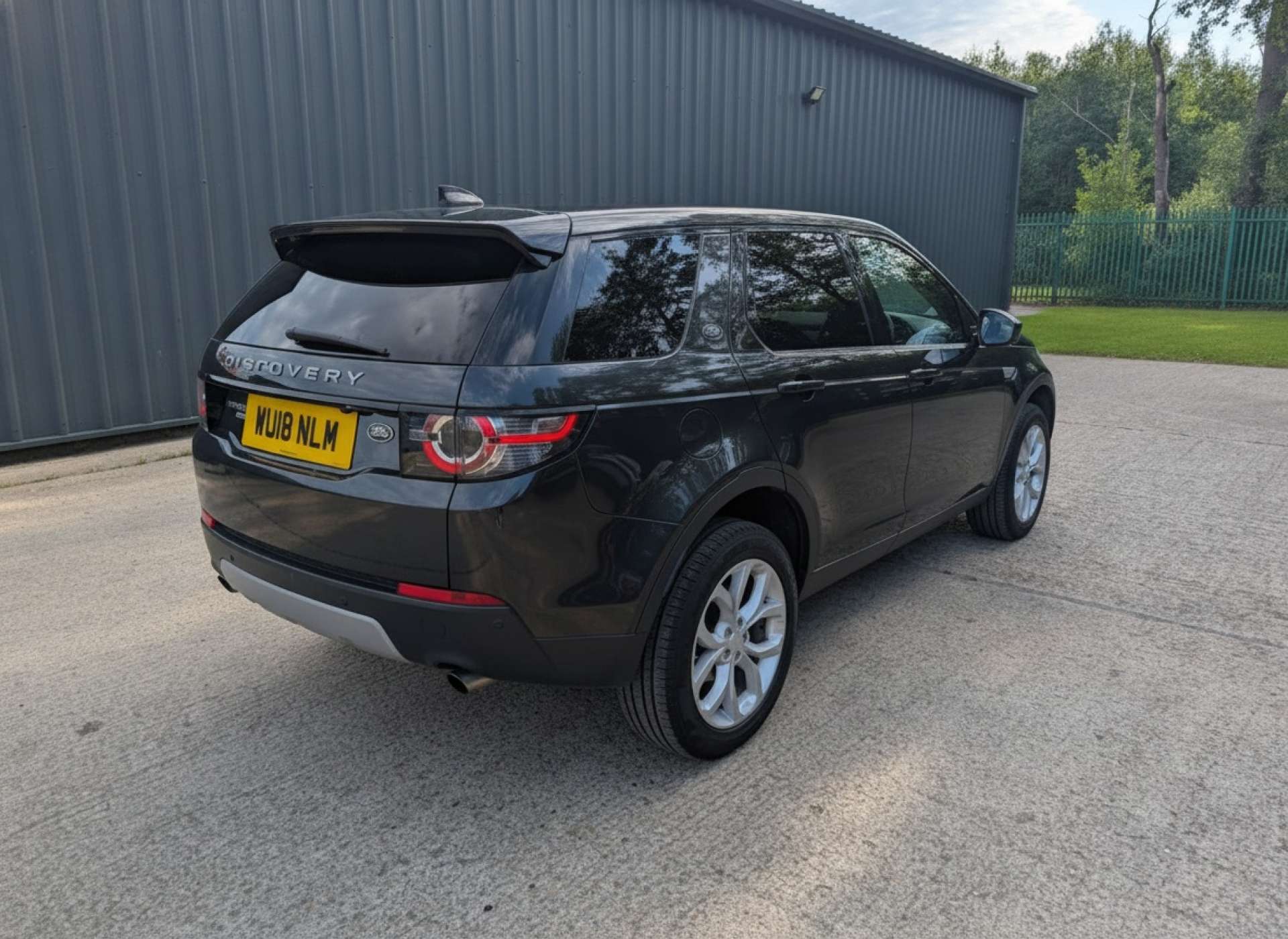 
								Land Rover DISCOVERY SPORT 2.0 Discovery Sport HSE TD4 Auto 4WD 5dr full									