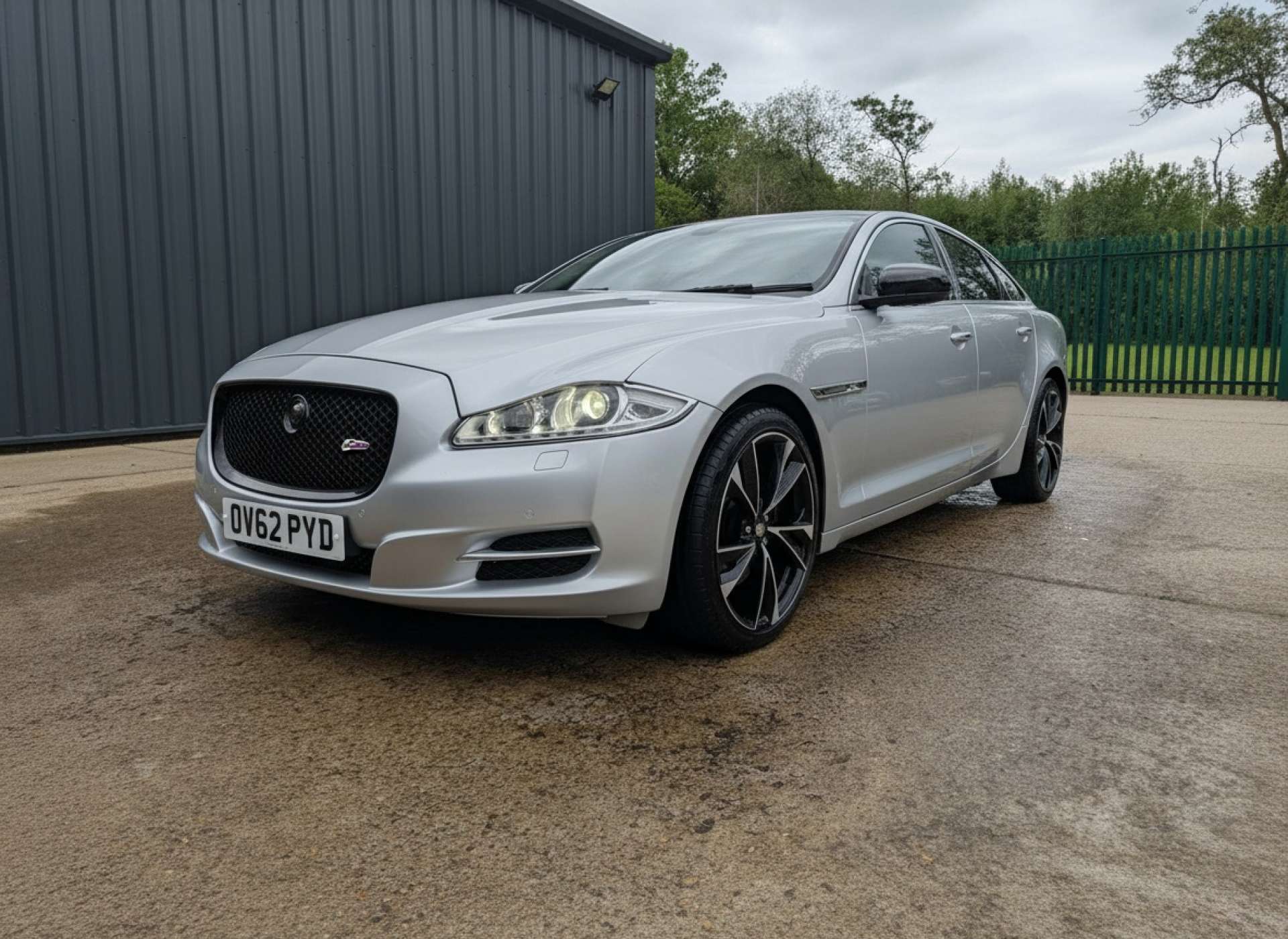 
								JAGUAR XJ 3.0 XJ Portfolio V6 D Auto 4dr full									