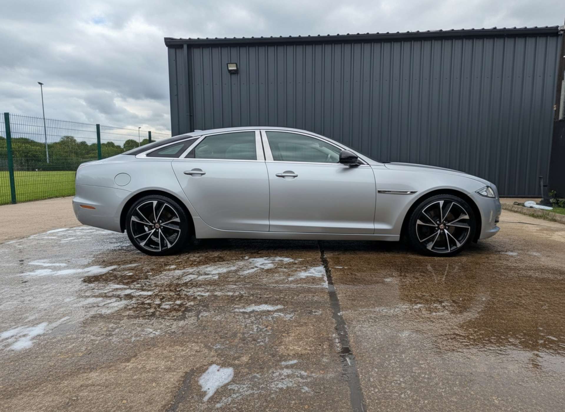 
								JAGUAR XJ 3.0 XJ Portfolio V6 D Auto 4dr full									