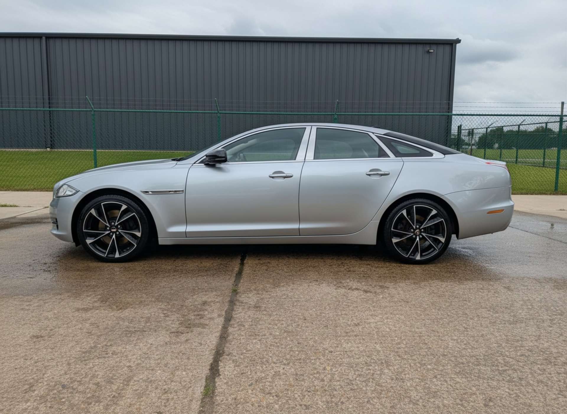 
								JAGUAR XJ 3.0 XJ Portfolio V6 D Auto 4dr full									