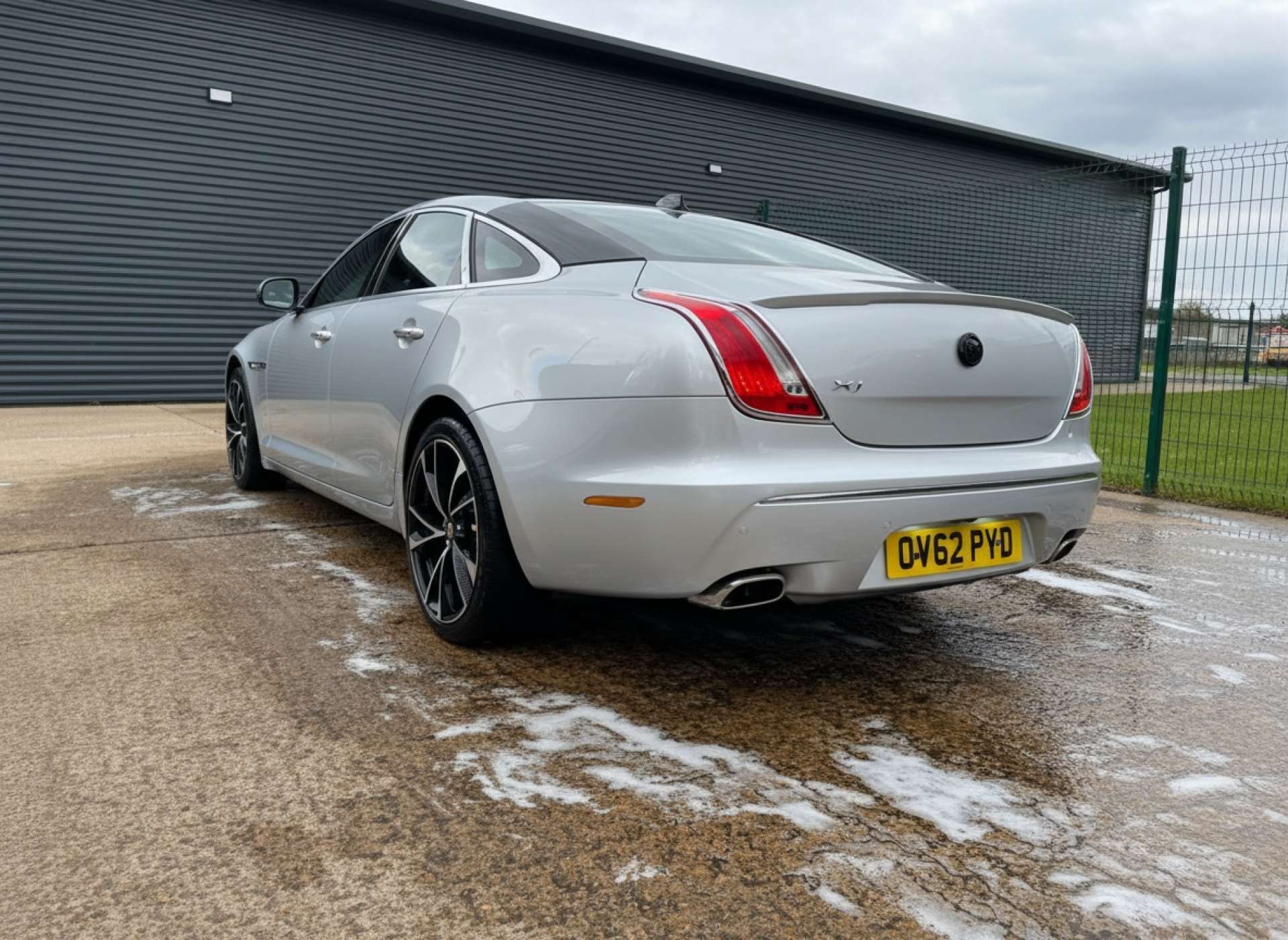 
								JAGUAR XJ 3.0 XJ Portfolio V6 D Auto 4dr full									