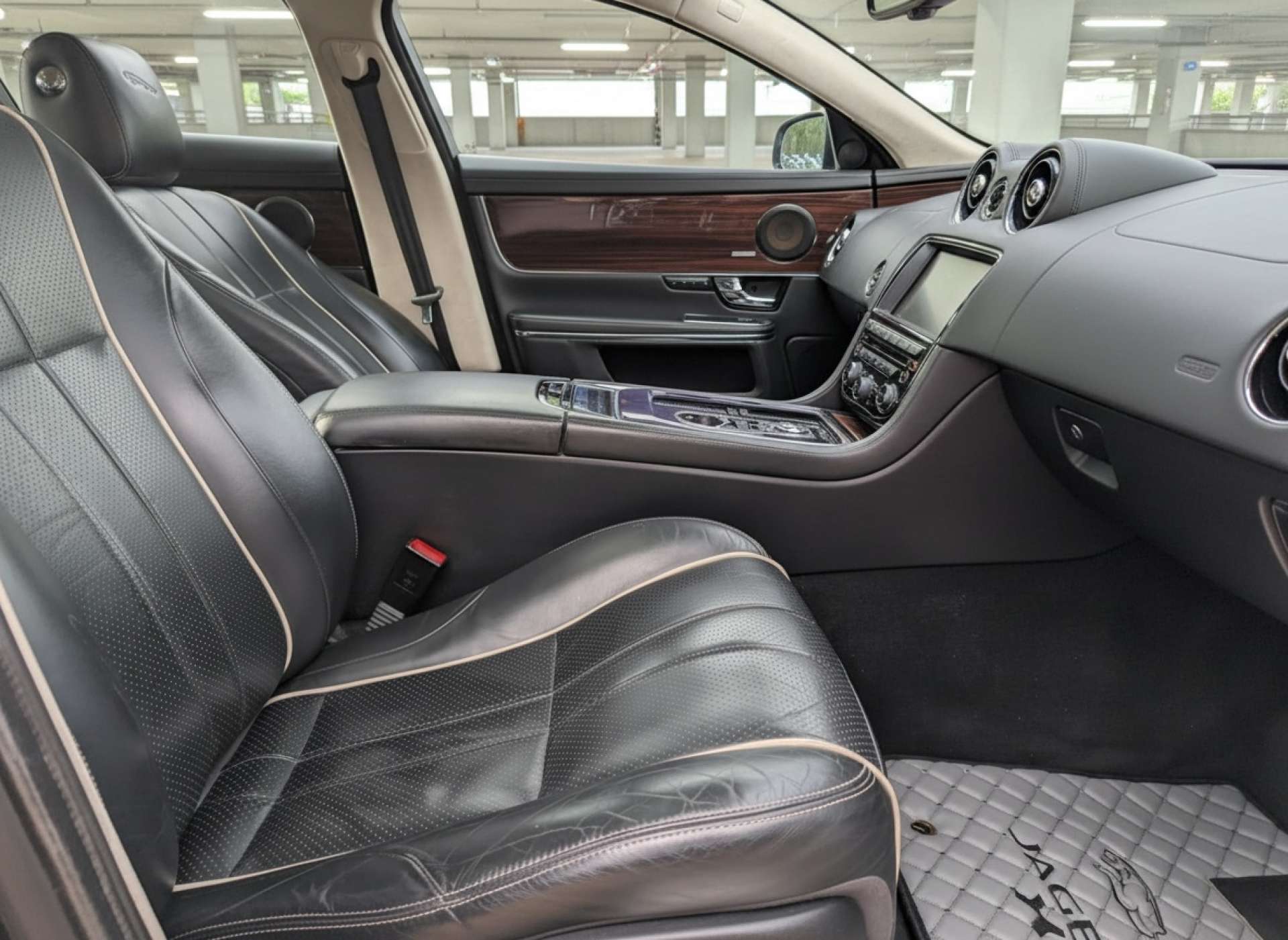 
								JAGUAR XJ 3.0 XJ Portfolio V6 D Auto 4dr full									