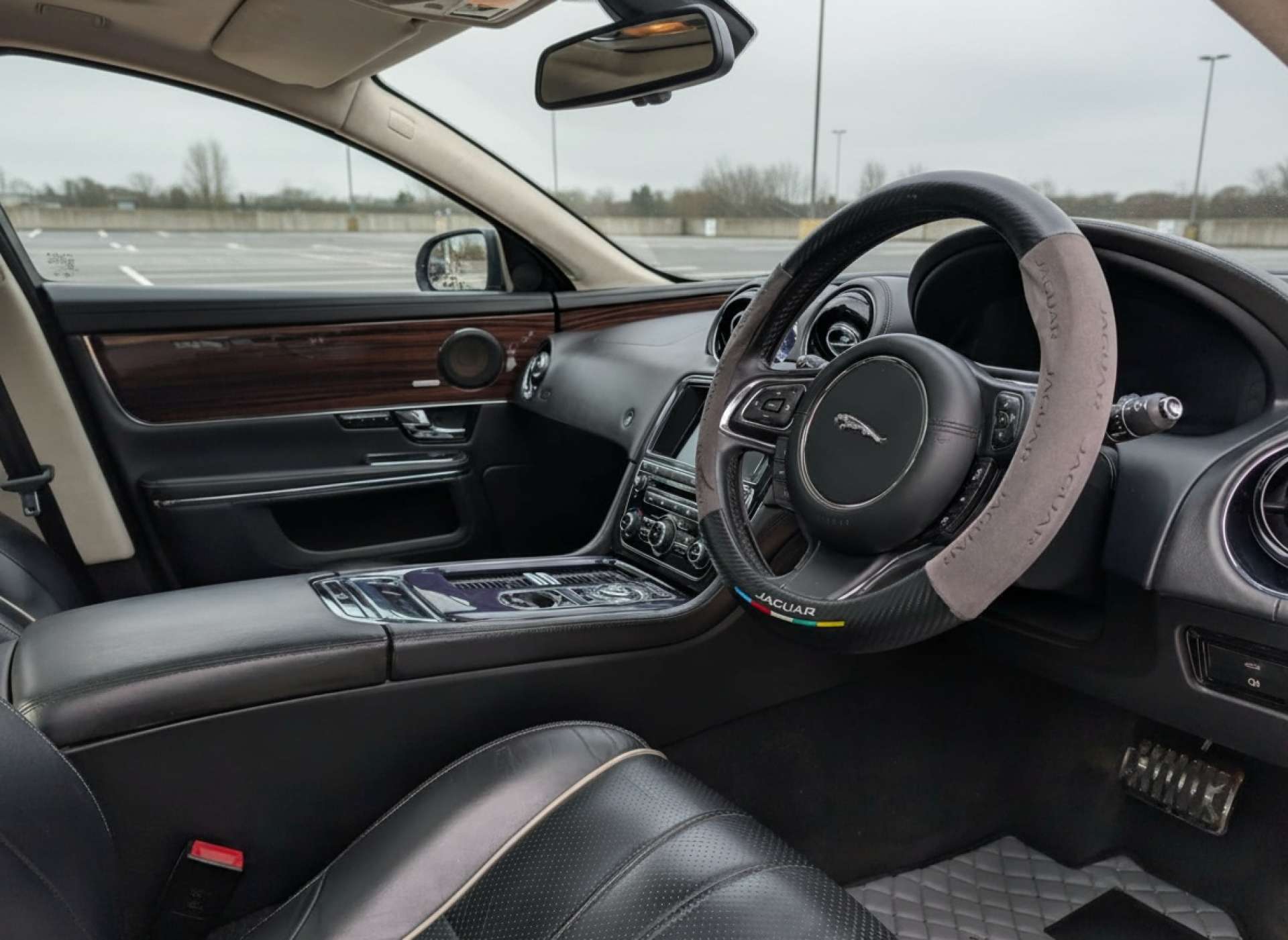 
								JAGUAR XJ 3.0 XJ Portfolio V6 D Auto 4dr full									