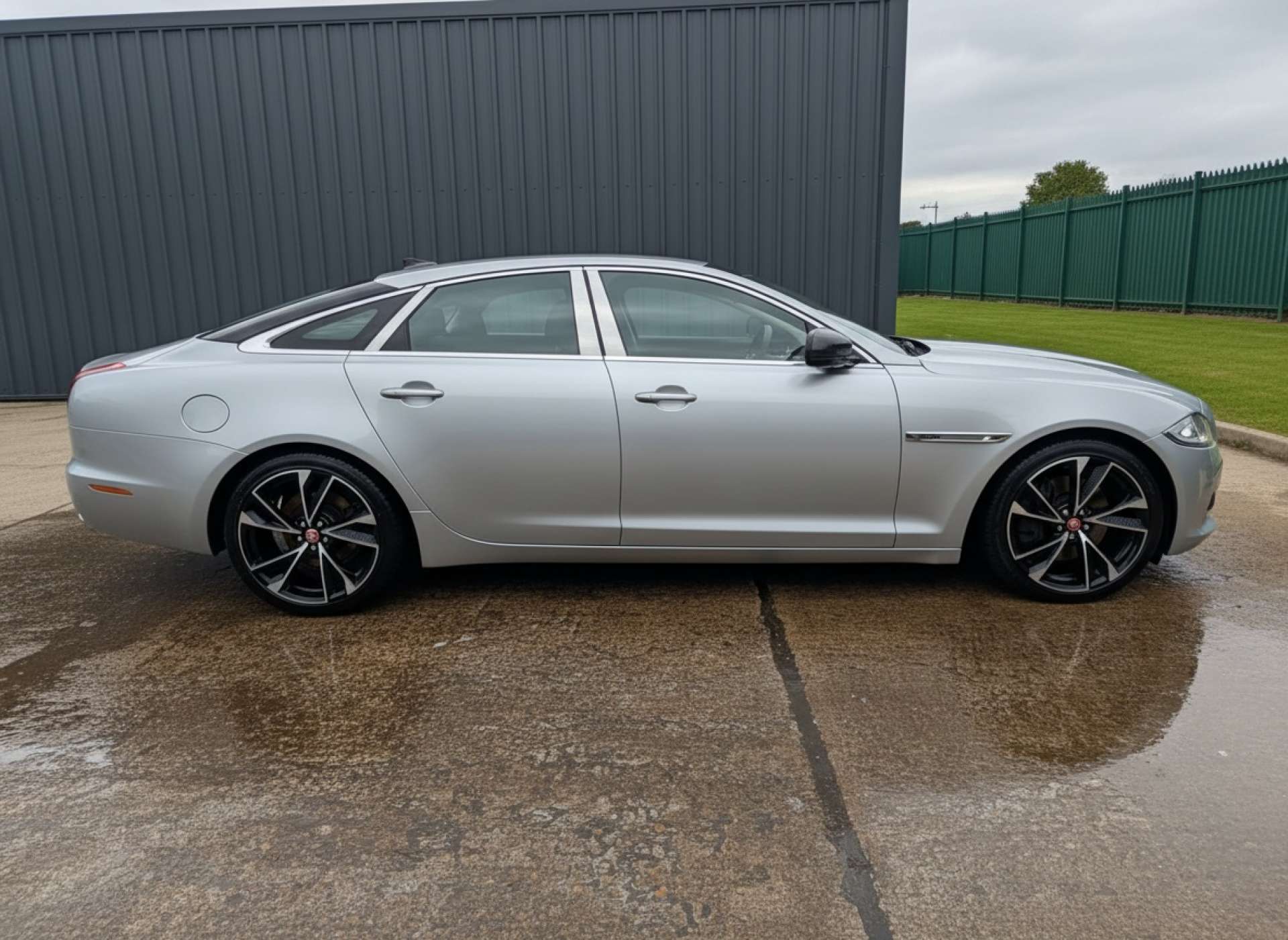 
								JAGUAR XJ 3.0 XJ Portfolio V6 D Auto 4dr full									
