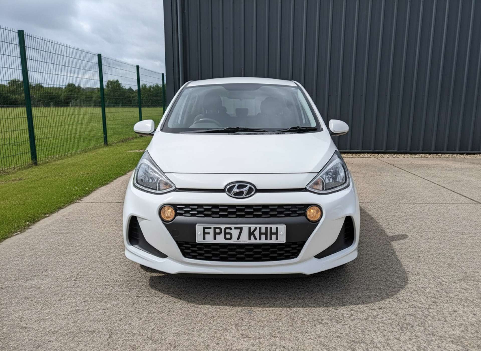 
								Hyundai i10 1.0 i10 SE 5dr full									