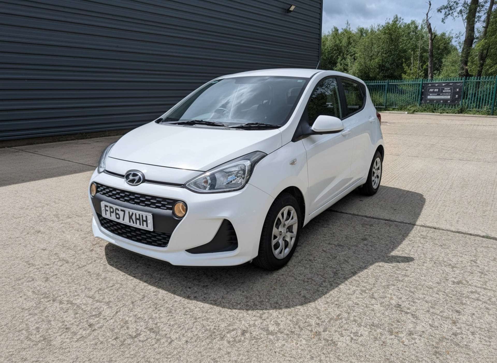 
								Hyundai i10 1.0 i10 SE 5dr full									