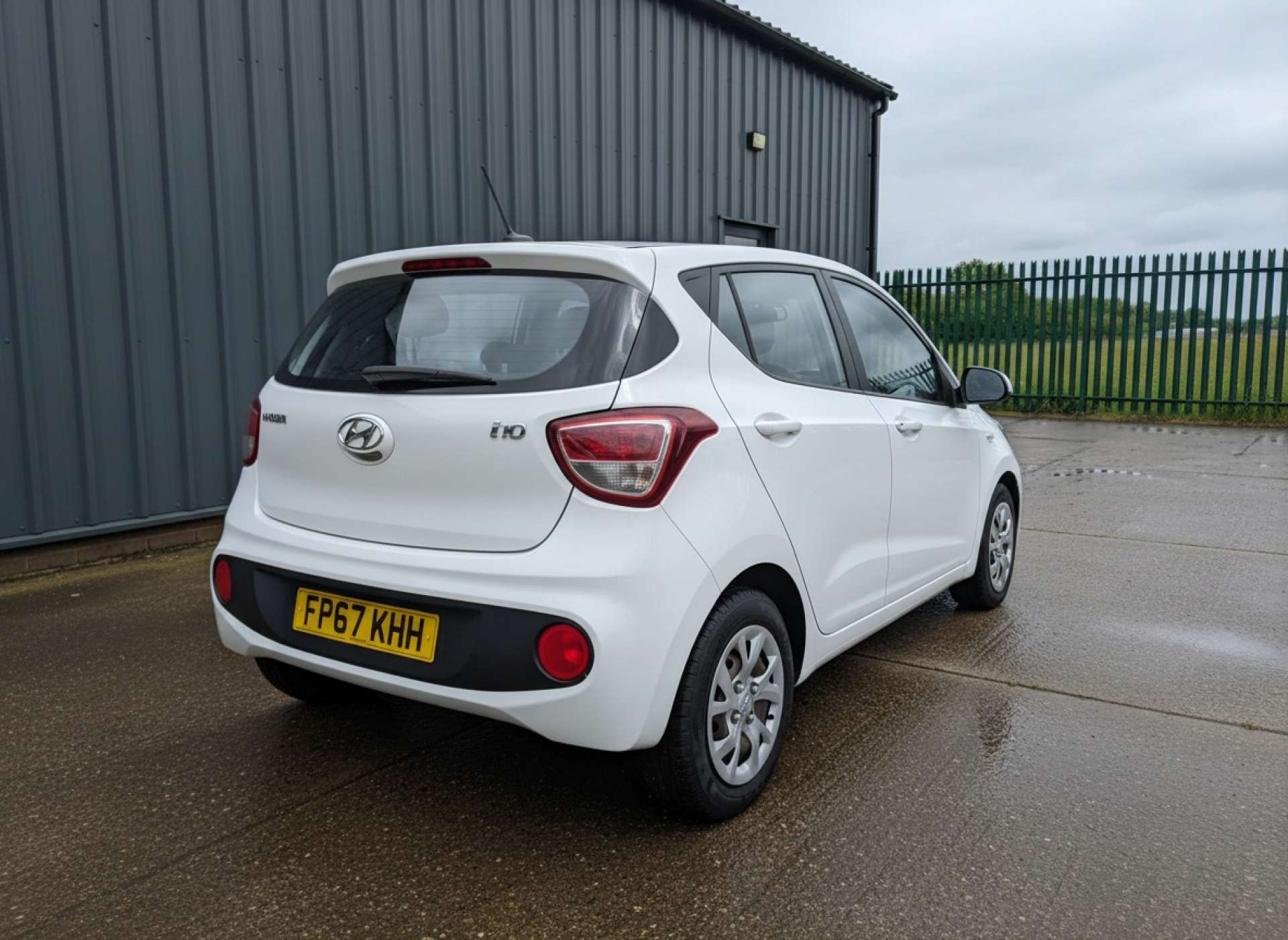 
								Hyundai i10 1.0 i10 SE 5dr full									