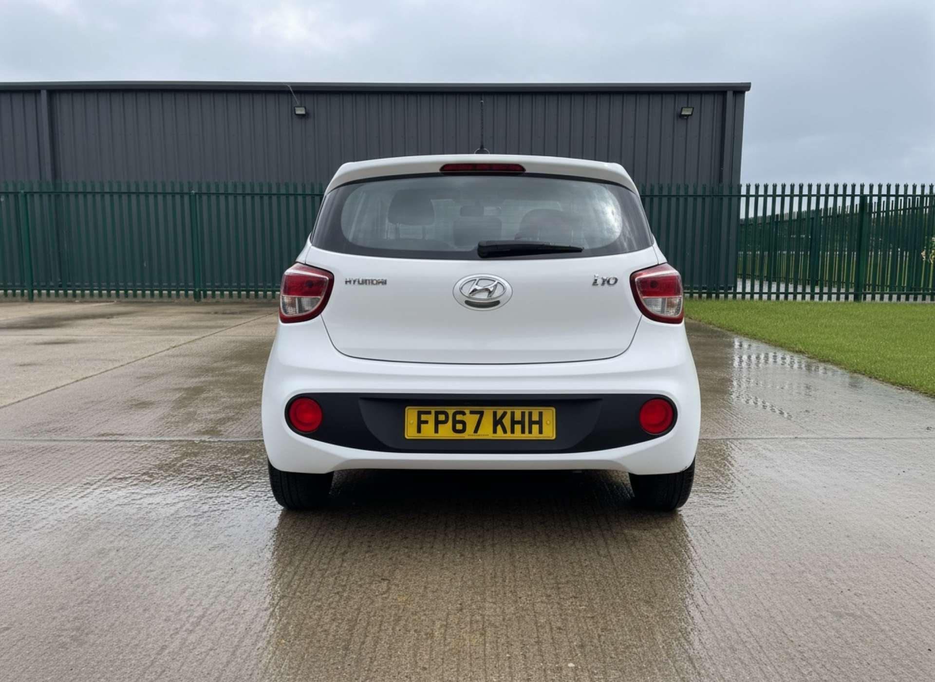 
								Hyundai i10 1.0 i10 SE 5dr full									
