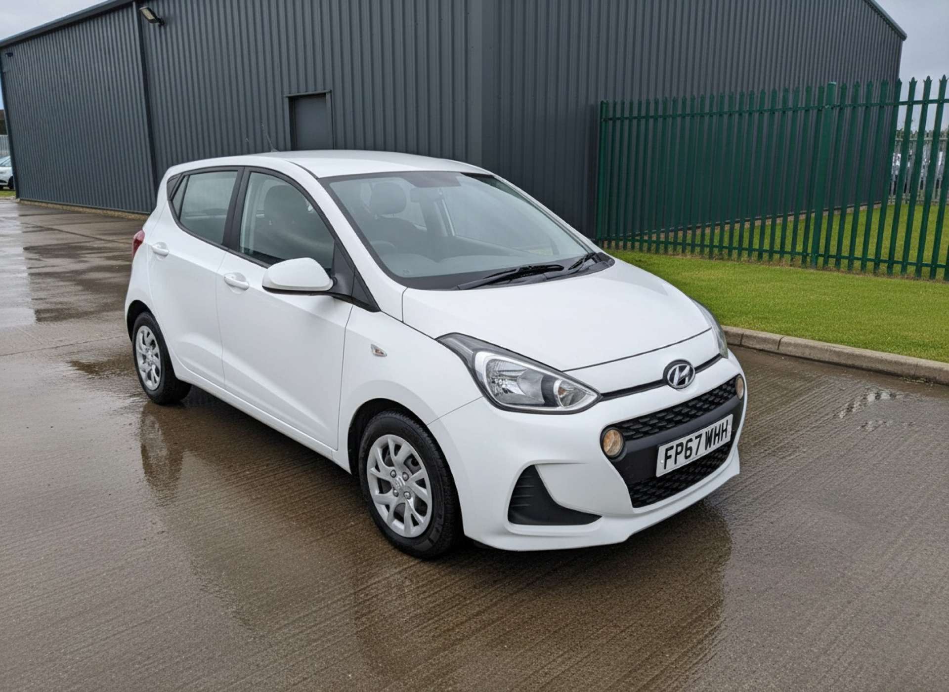 
								Hyundai i10 1.0 i10 SE 5dr full									