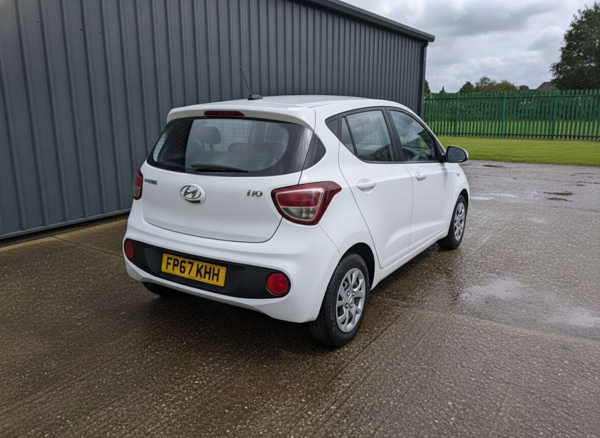 
								Hyundai i10 1.0 i10 SE 5dr full									