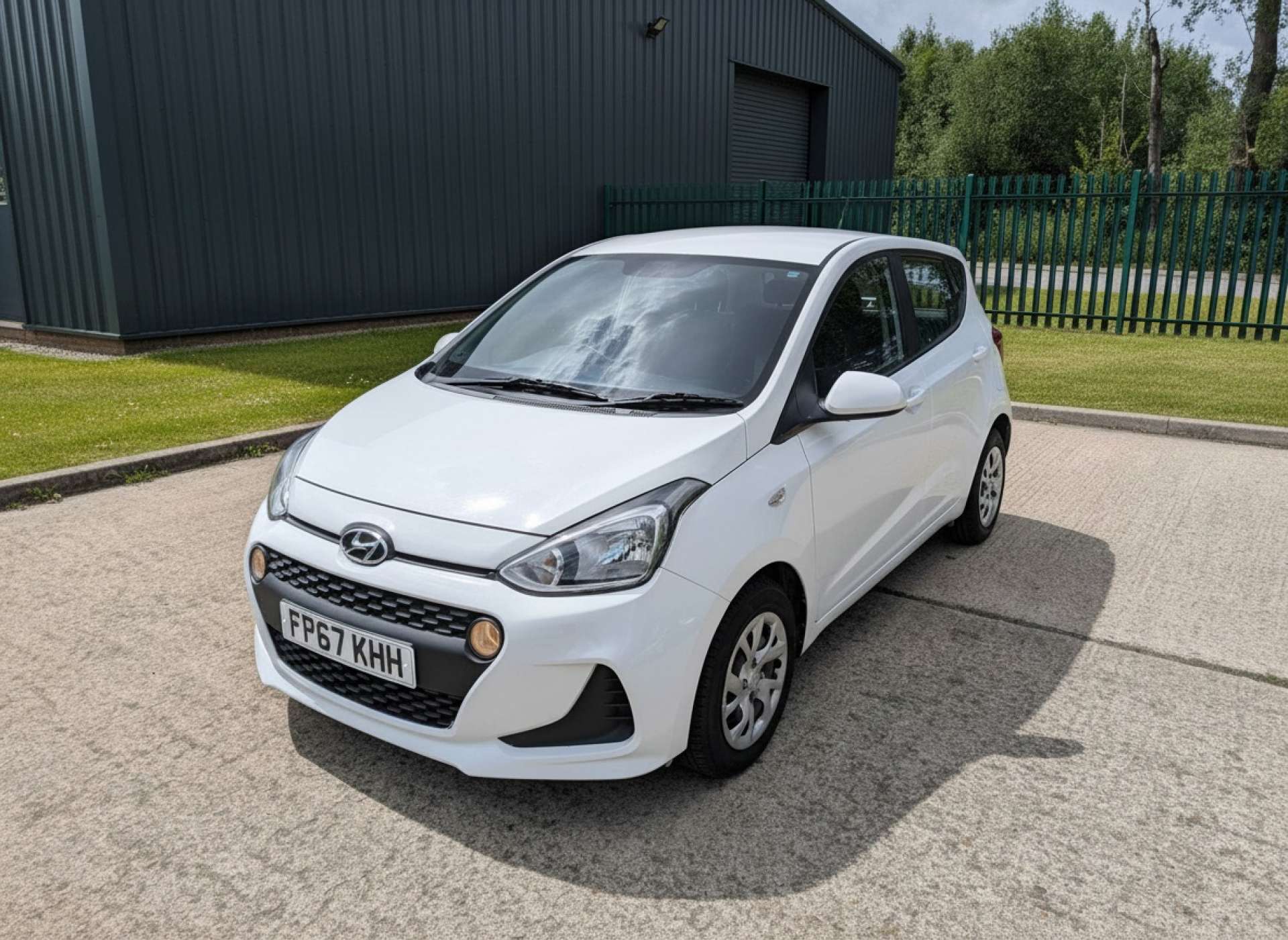 
								Hyundai i10 1.0 i10 SE 5dr full									