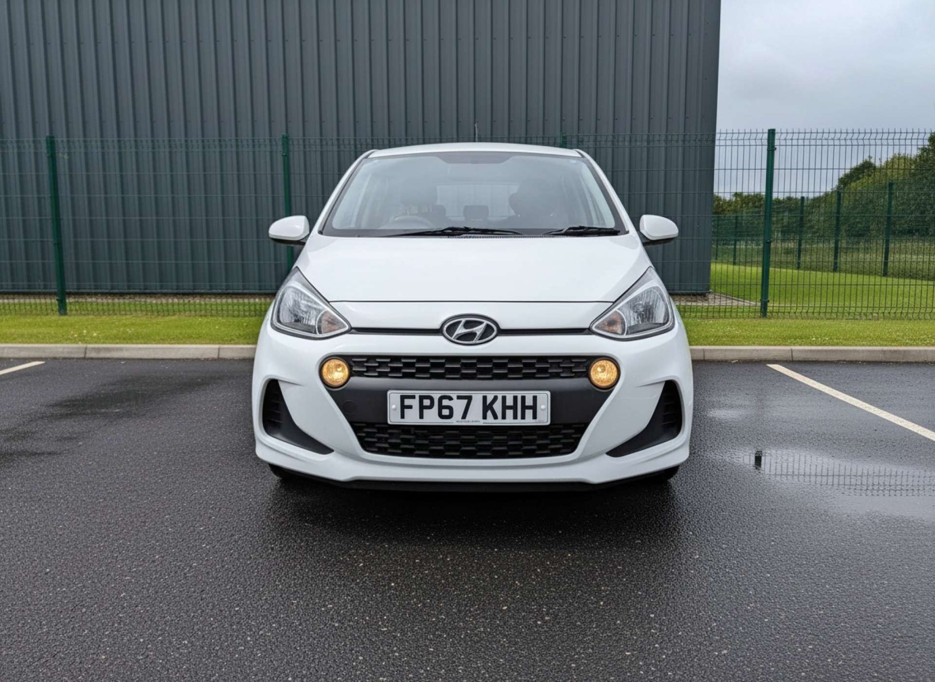 
								Hyundai i10 1.0 i10 SE 5dr full									