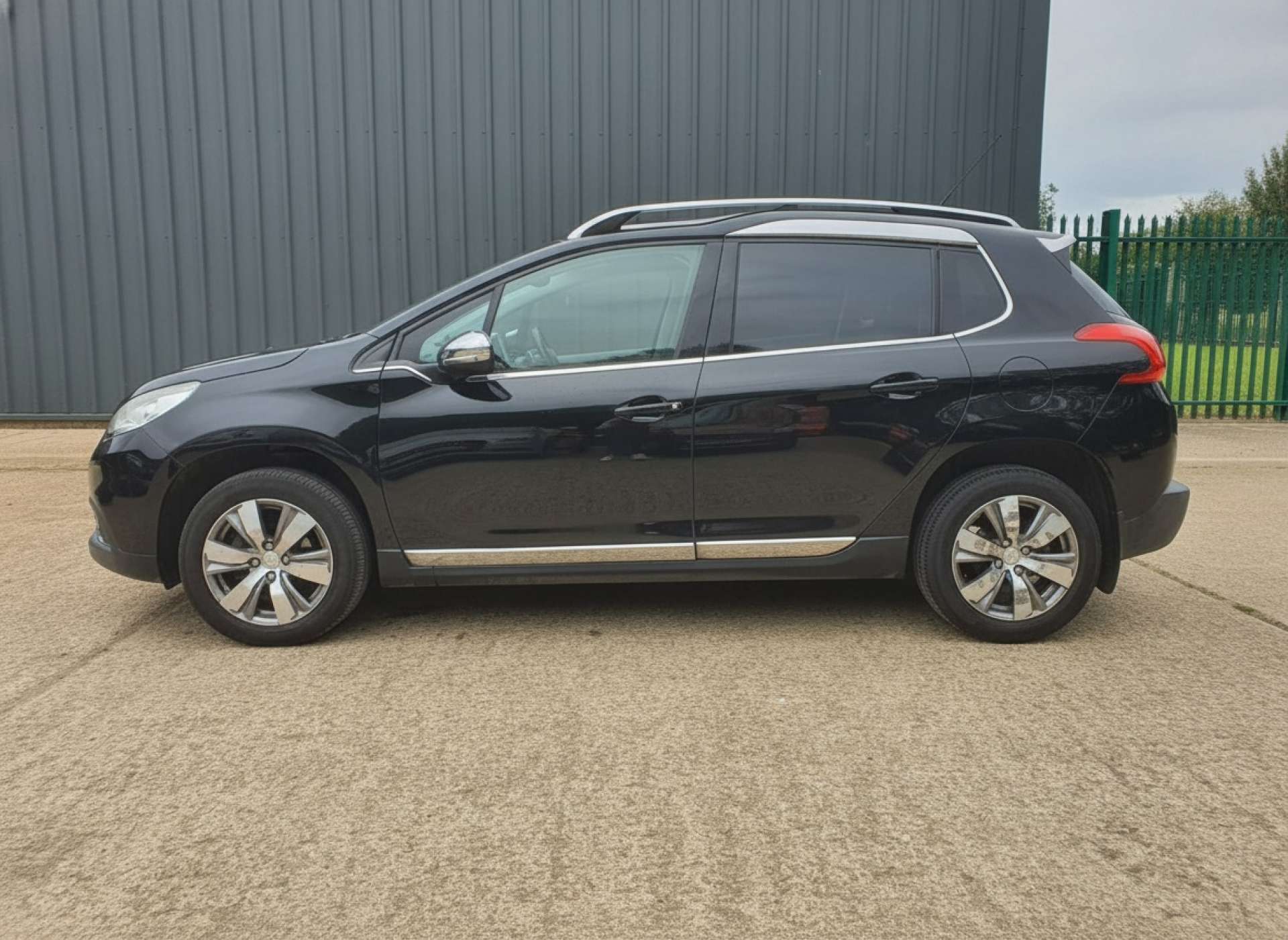 
								PEUGEOT 2008 1.6 2008 Allure e-HDi Semi-Auto 5dr full									
