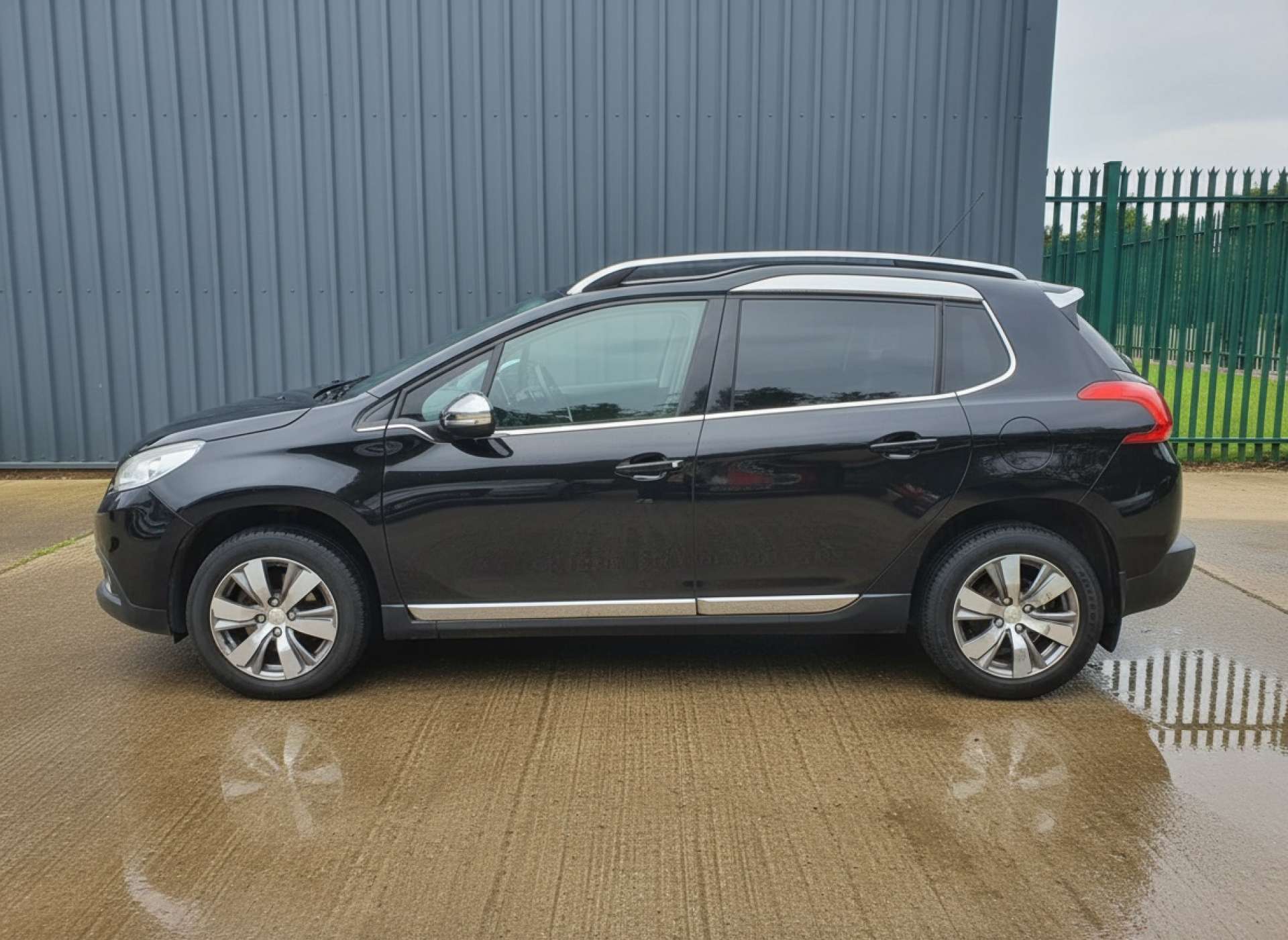 
								PEUGEOT 2008 1.6 2008 Allure e-HDi Semi-Auto 5dr full									