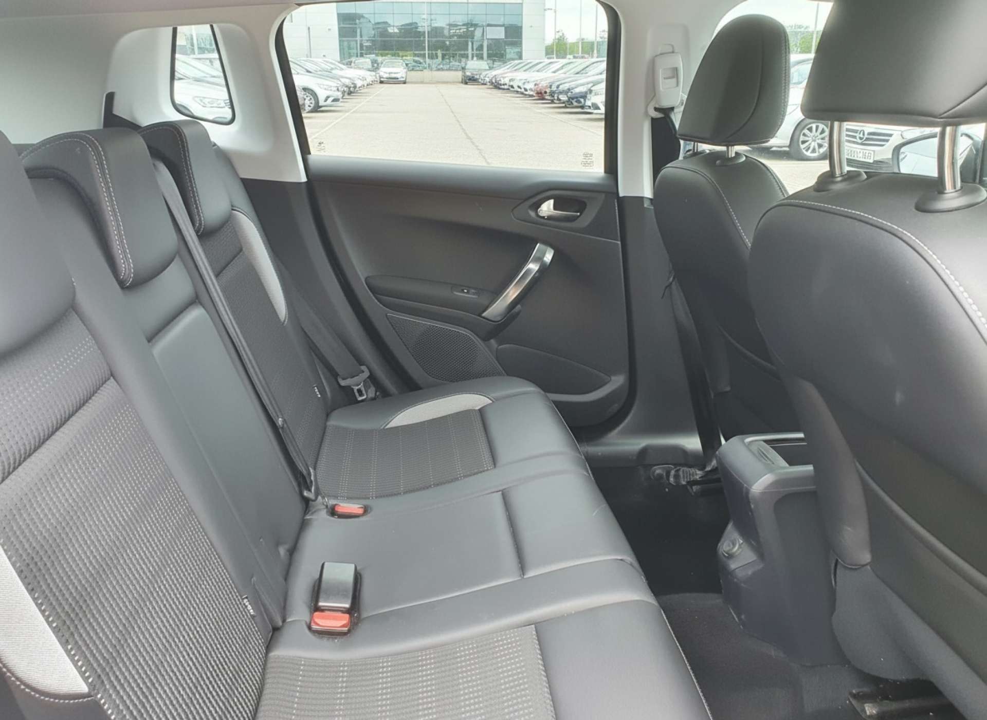 
								PEUGEOT 2008 1.6 2008 Allure e-HDi Semi-Auto 5dr full									