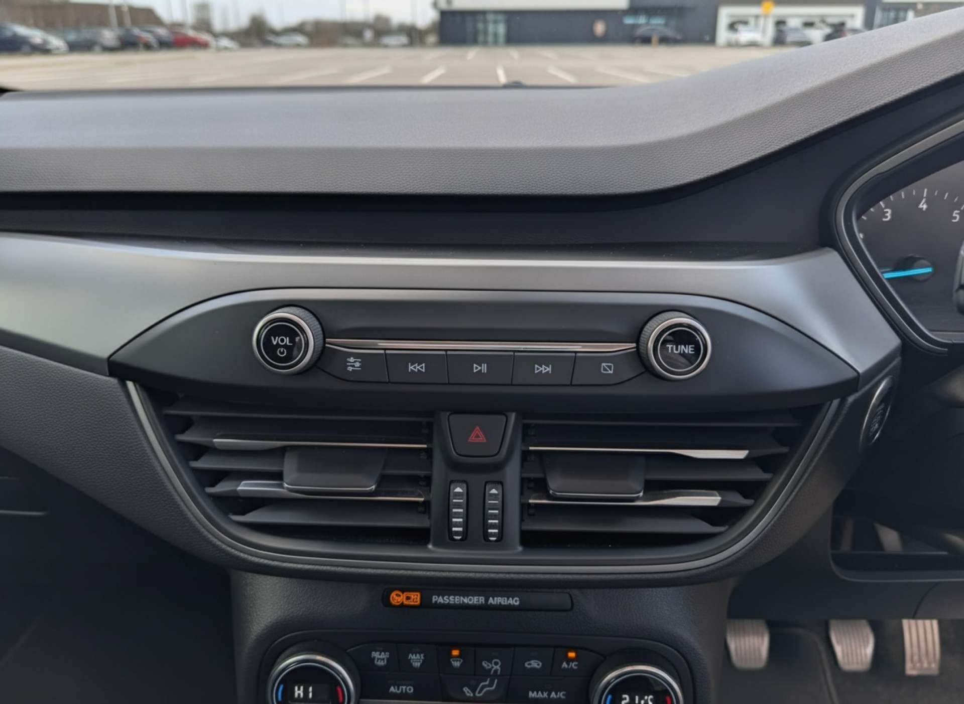 
								Ford FOCUS 1.0 Focus Titanium 5dr full									