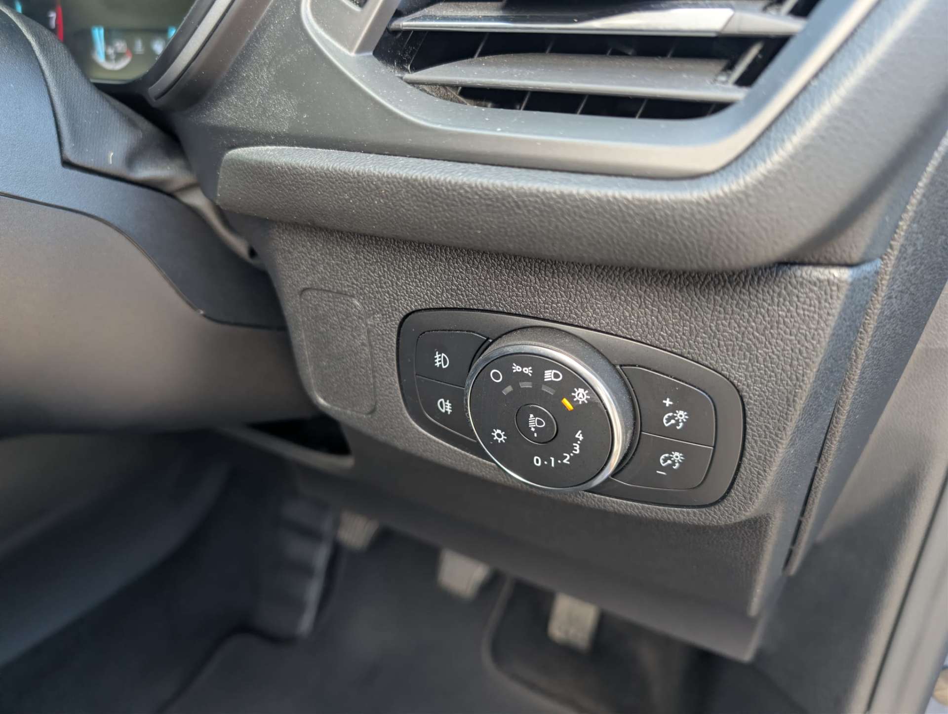 
								Ford FOCUS 1.0 Focus Titanium 5dr full									