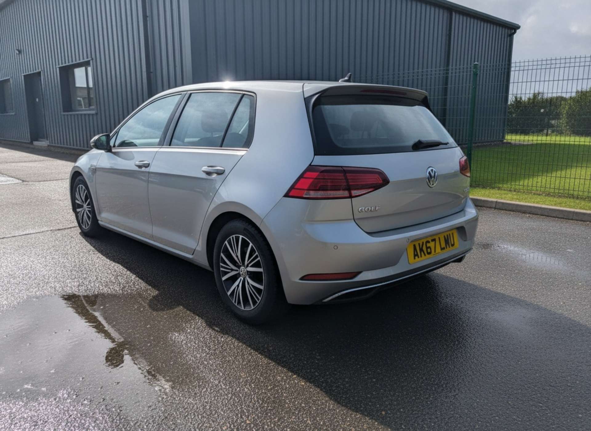 
								Volkswagen Golf 1.5 Golf SE Nav TSi Evo Semi-Auto 5dr full									