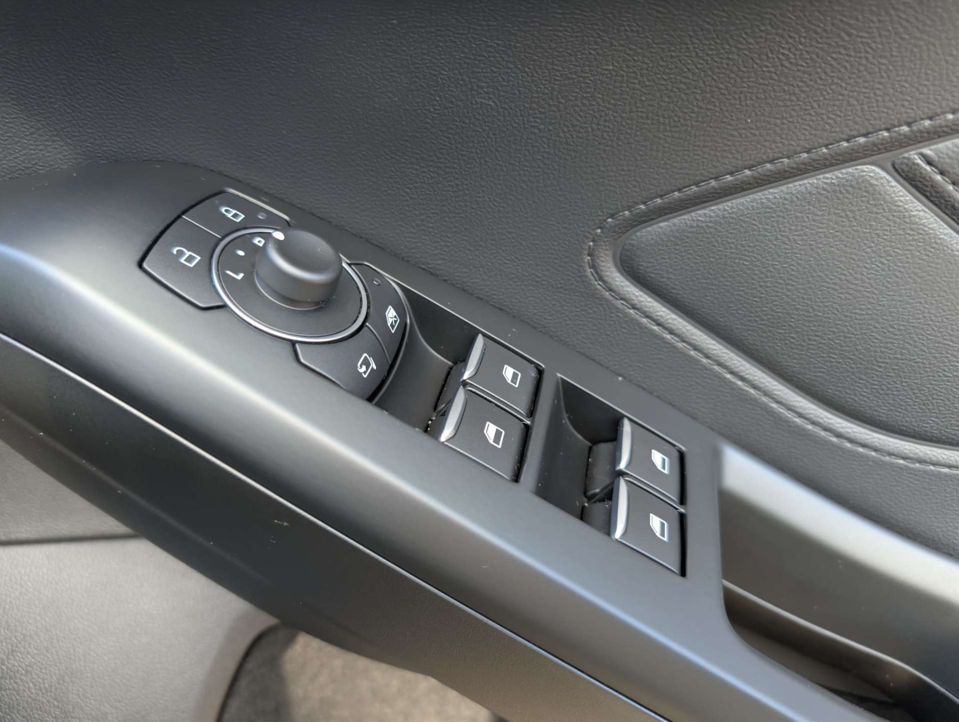 
								Ford FOCUS 1.0 Focus Titanium 5dr full									
