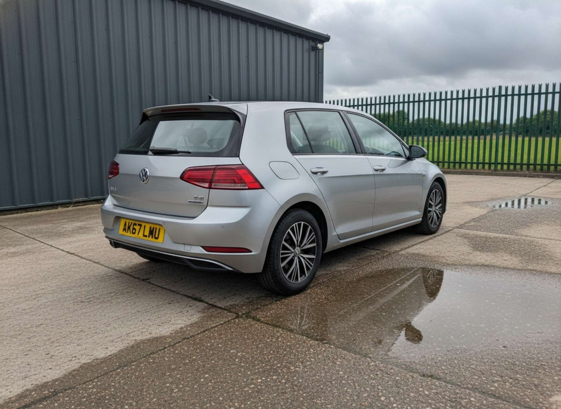 
								Volkswagen Golf 1.5 Golf SE Nav TSi Evo Semi-Auto 5dr full									